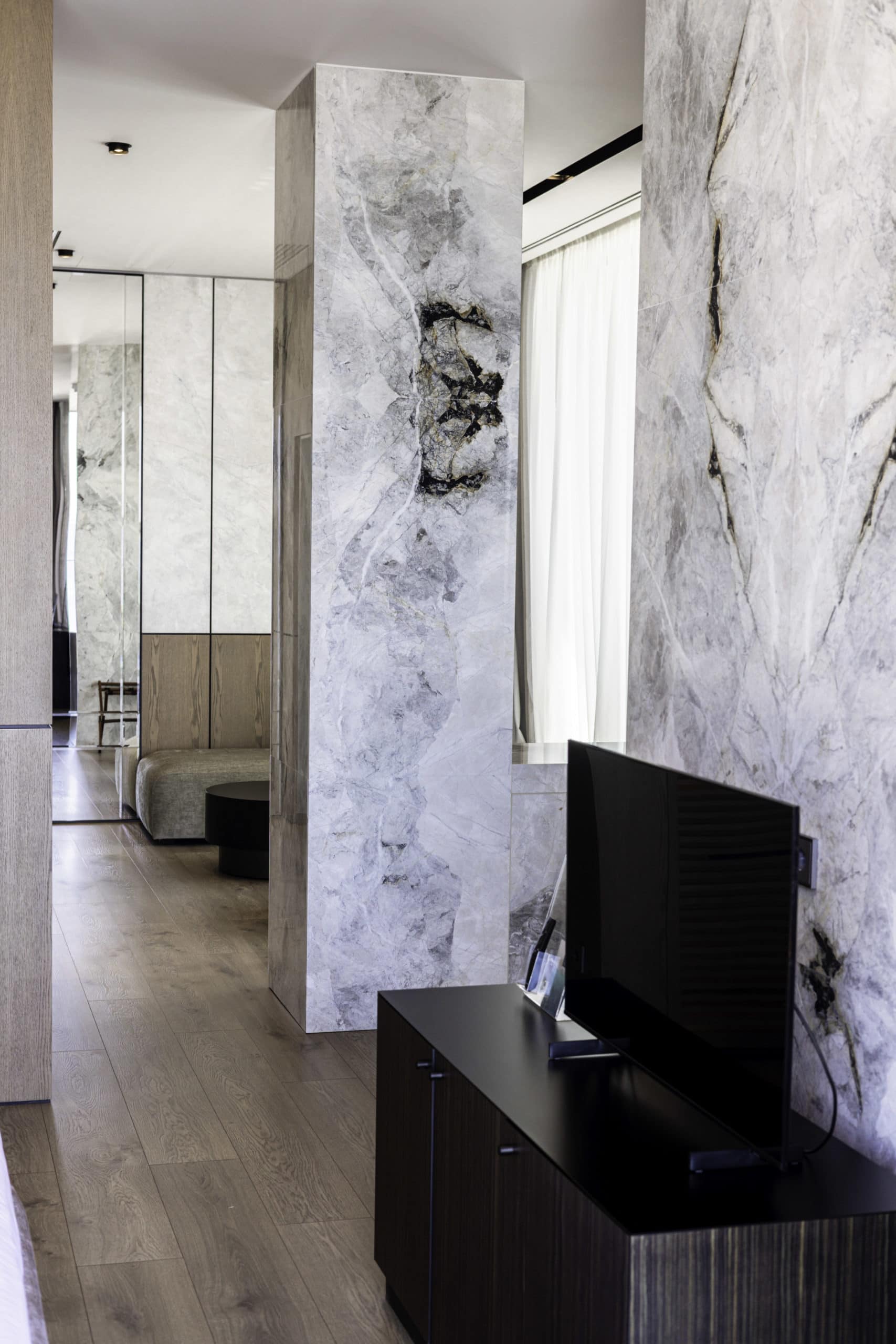 prado-luxury-hotel-deluxe-suite-2
