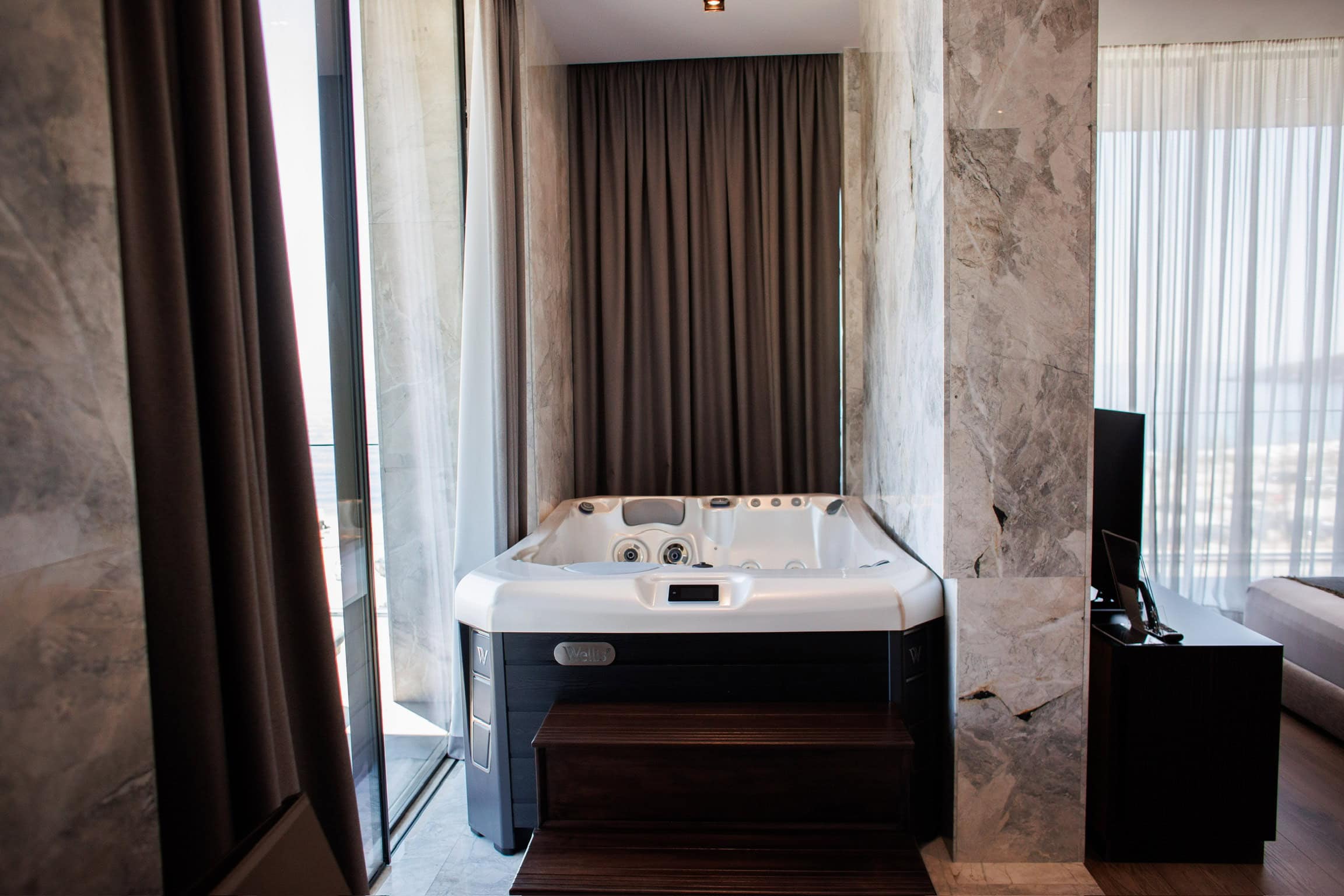 prado-luxury-hotel-deluxe-suite-5