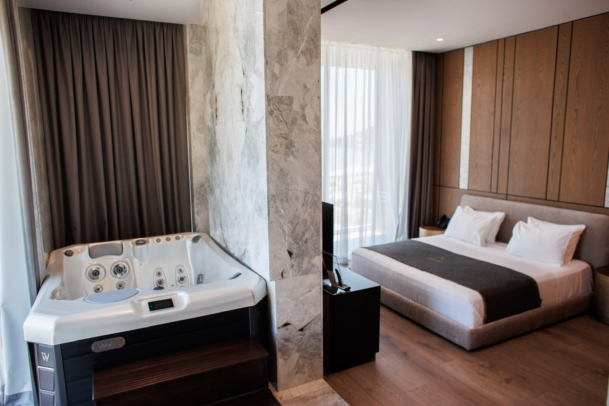 prado-luxury-hotel-deluxe-suite-7