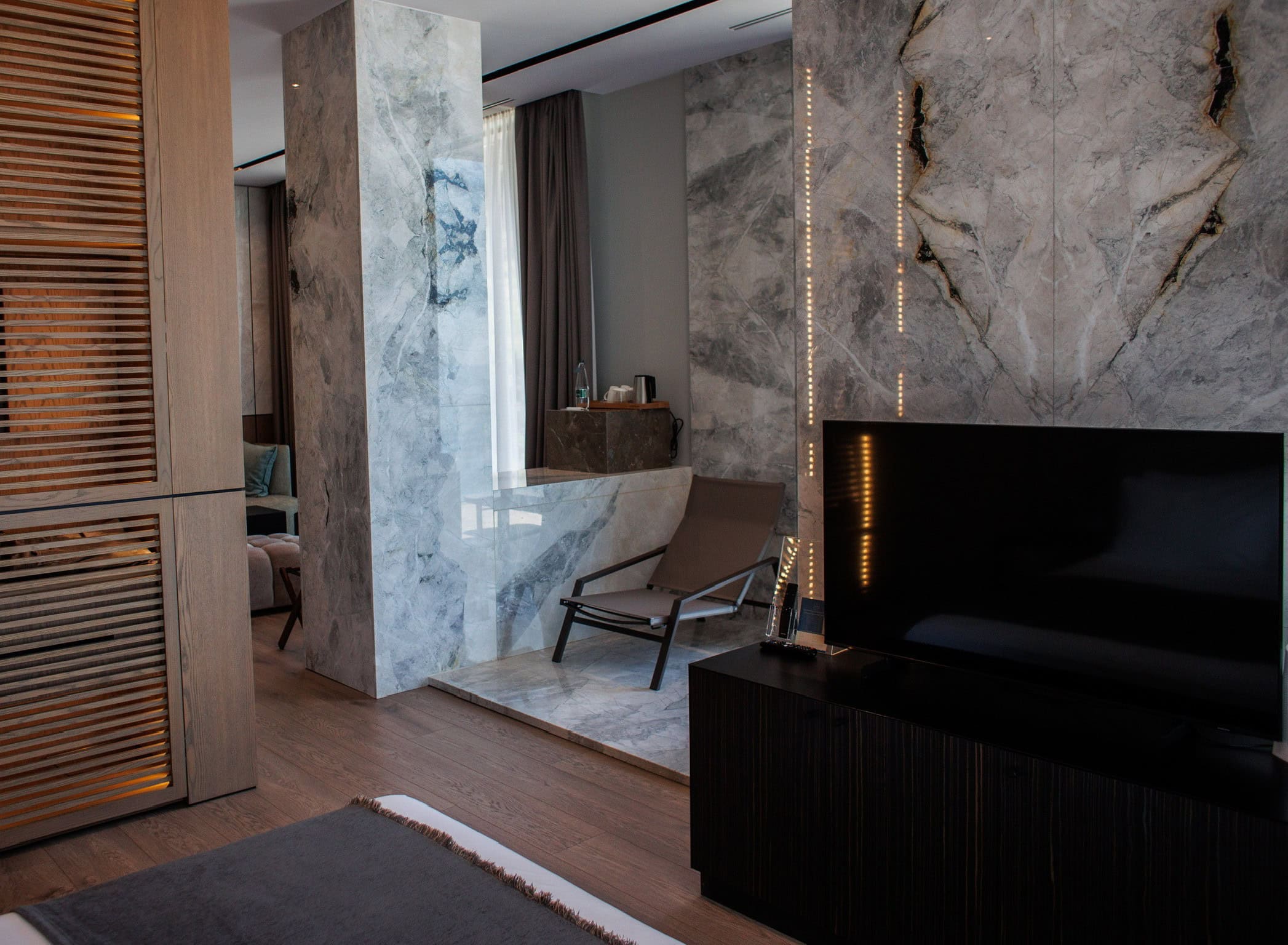 prado-luxury-hotel-deluxe-suite