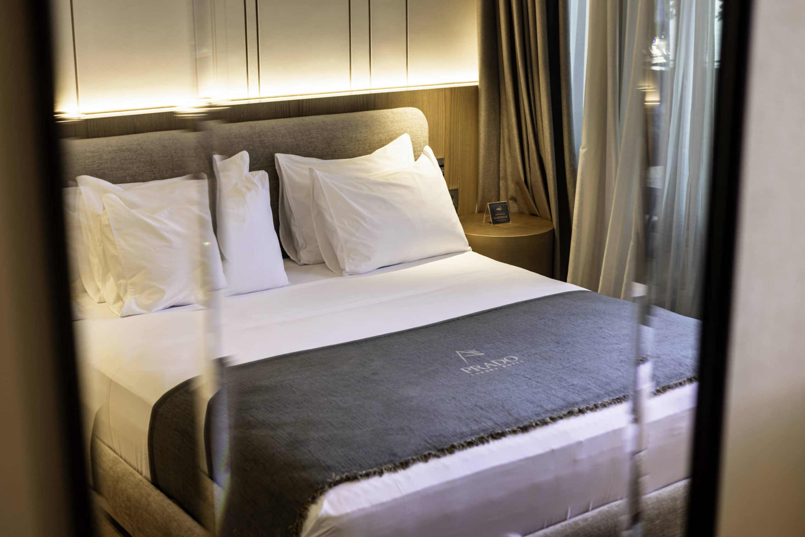 prado-luxury-hotel-room-std-2