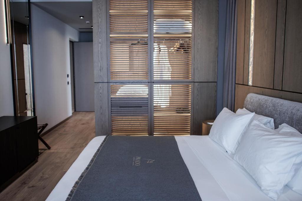 prado-luxury-hotel-room-std-3