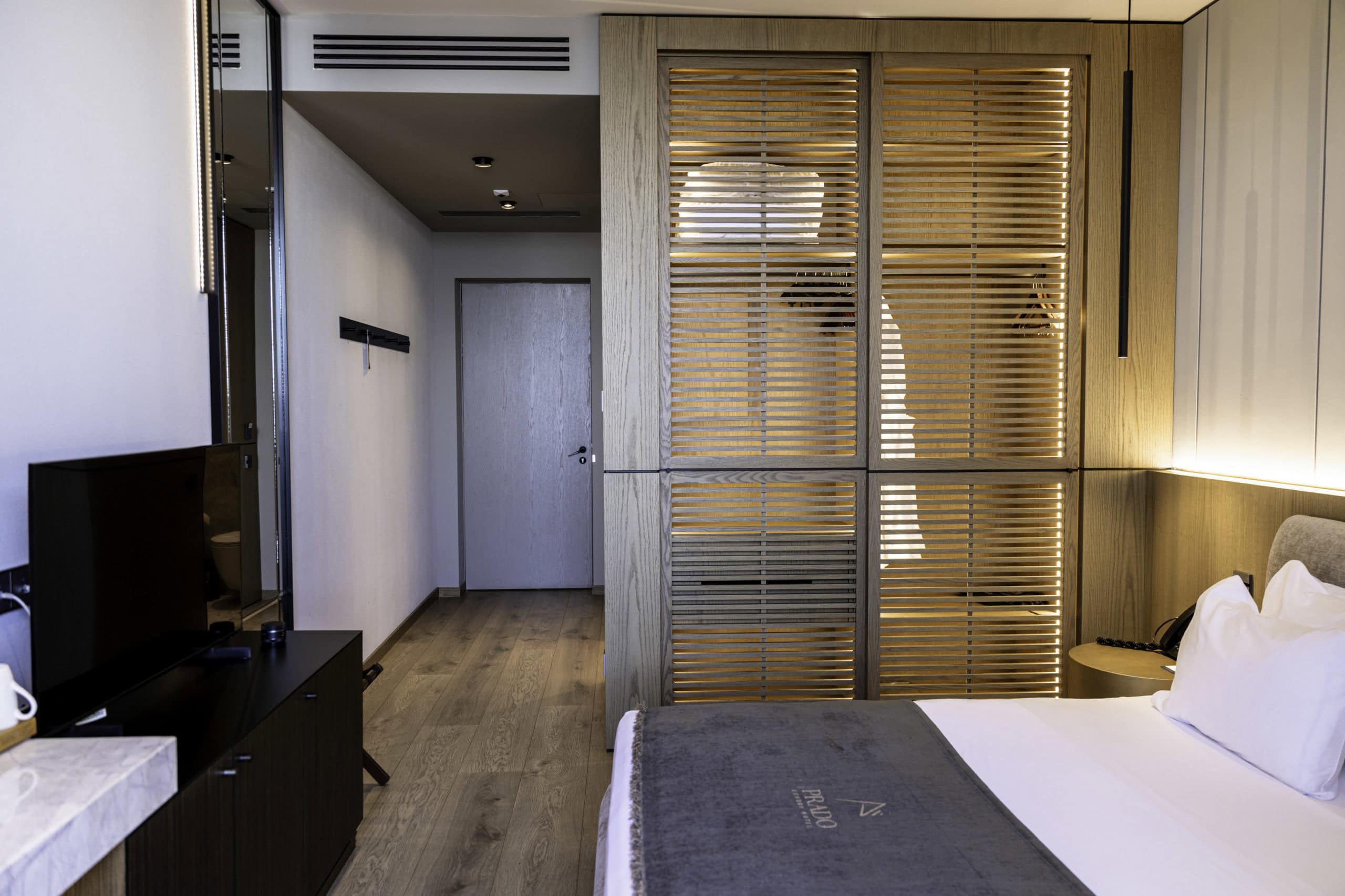 prado-luxury-hotel-room-std