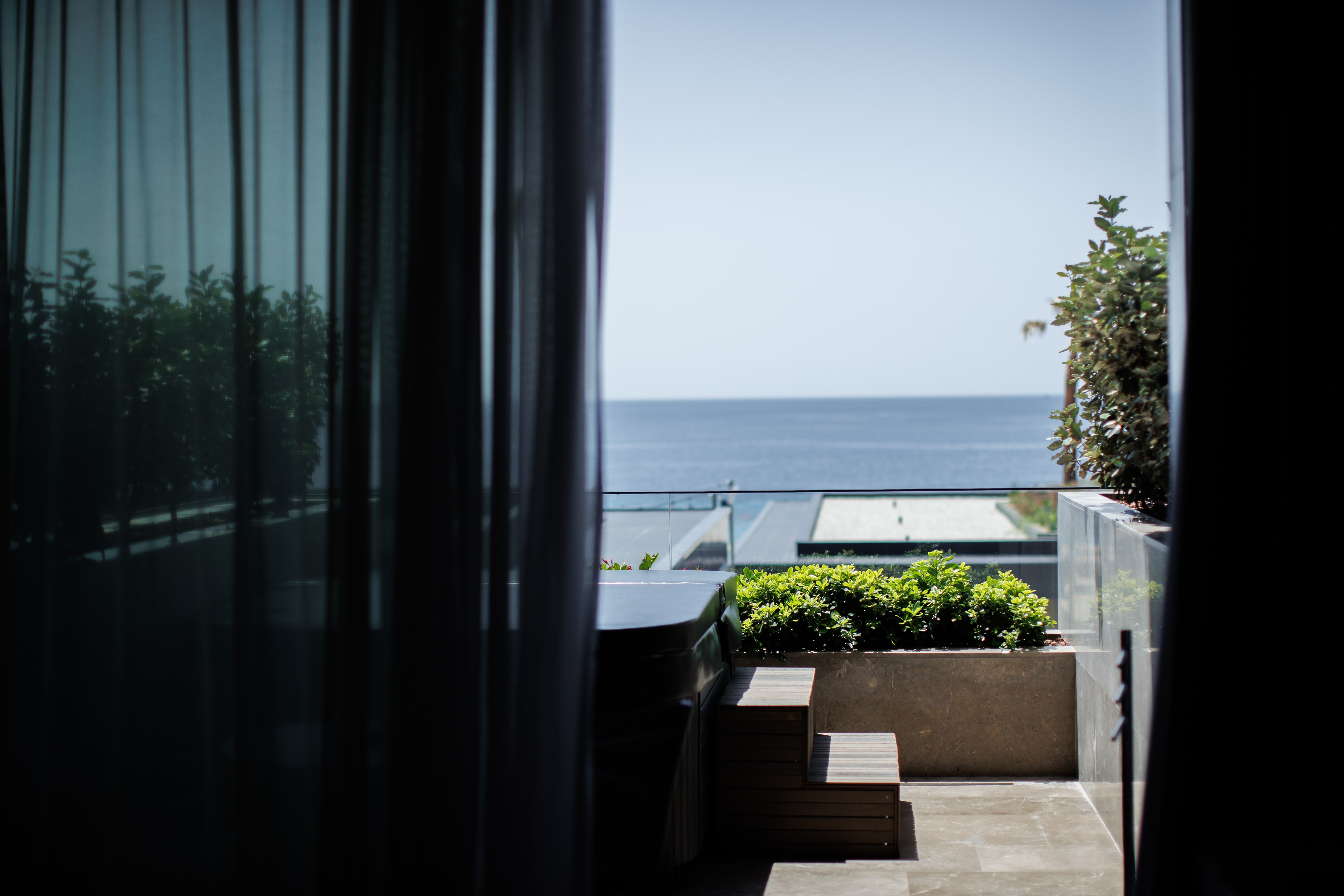 prado_luxury_hotel_room_standard_seaview_jacuzzi_balcony