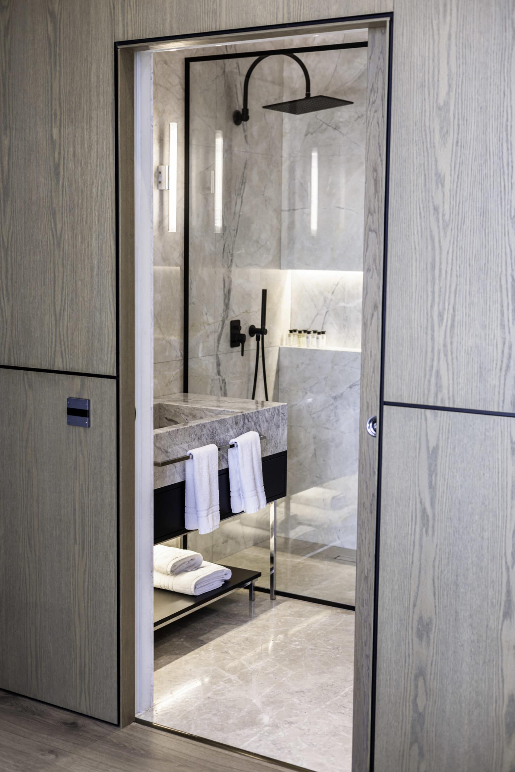 prado_luxury_hotel_room_standard-with-jacuzzi-2