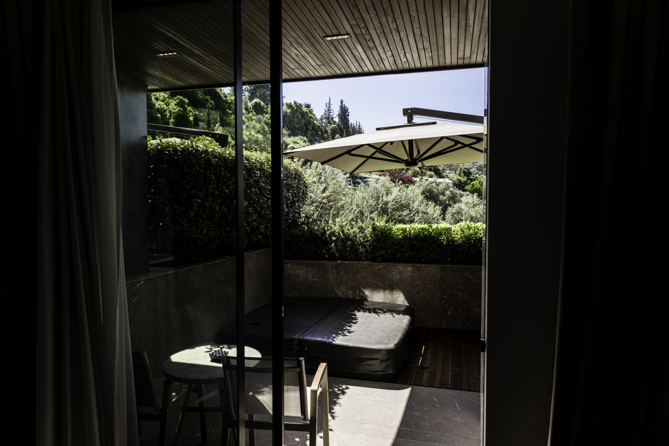 prado_luxury_hotel_room_standard-with-jacuzzi-6