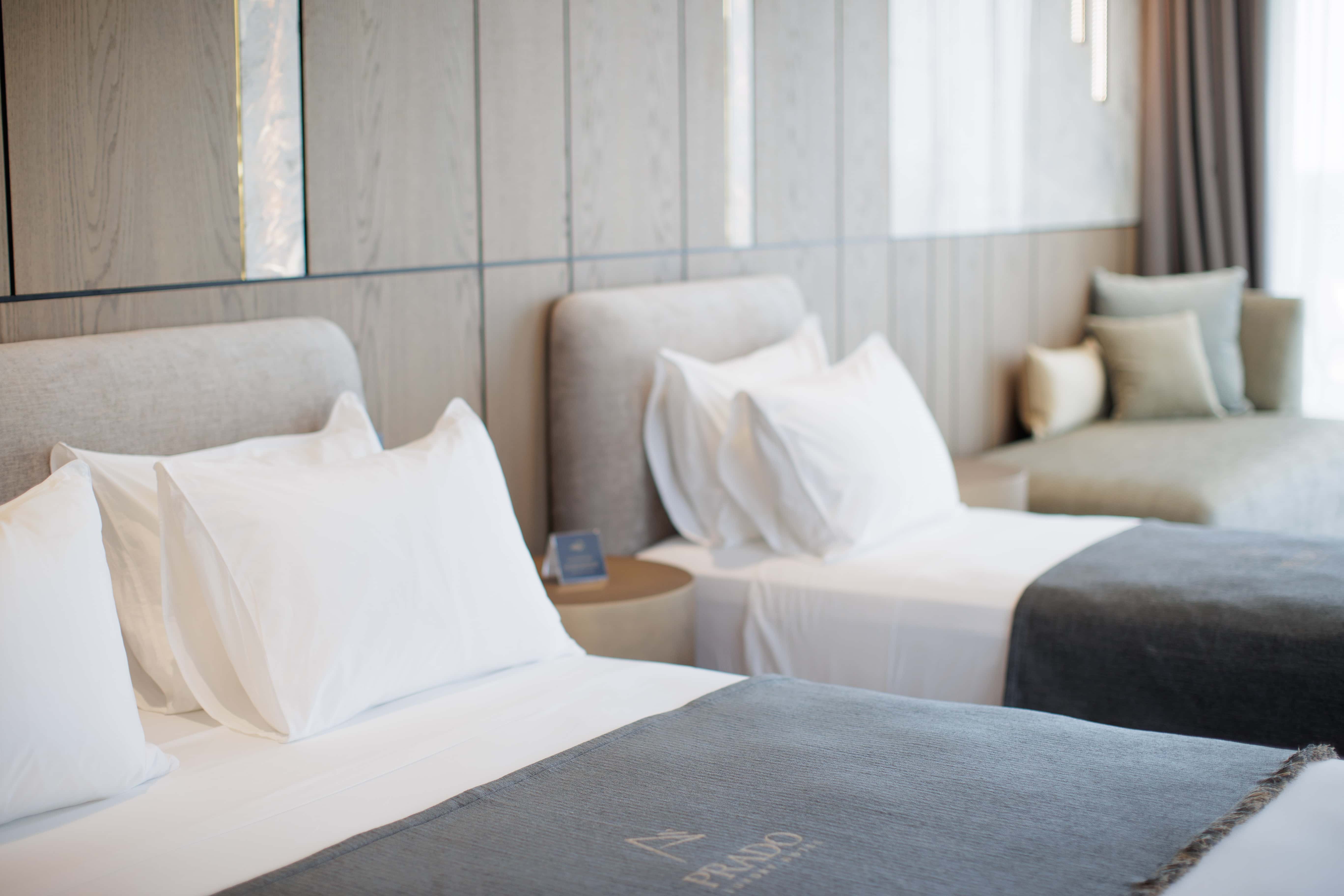 prado_luxury_hotel_room_standard_family_bed_pillows