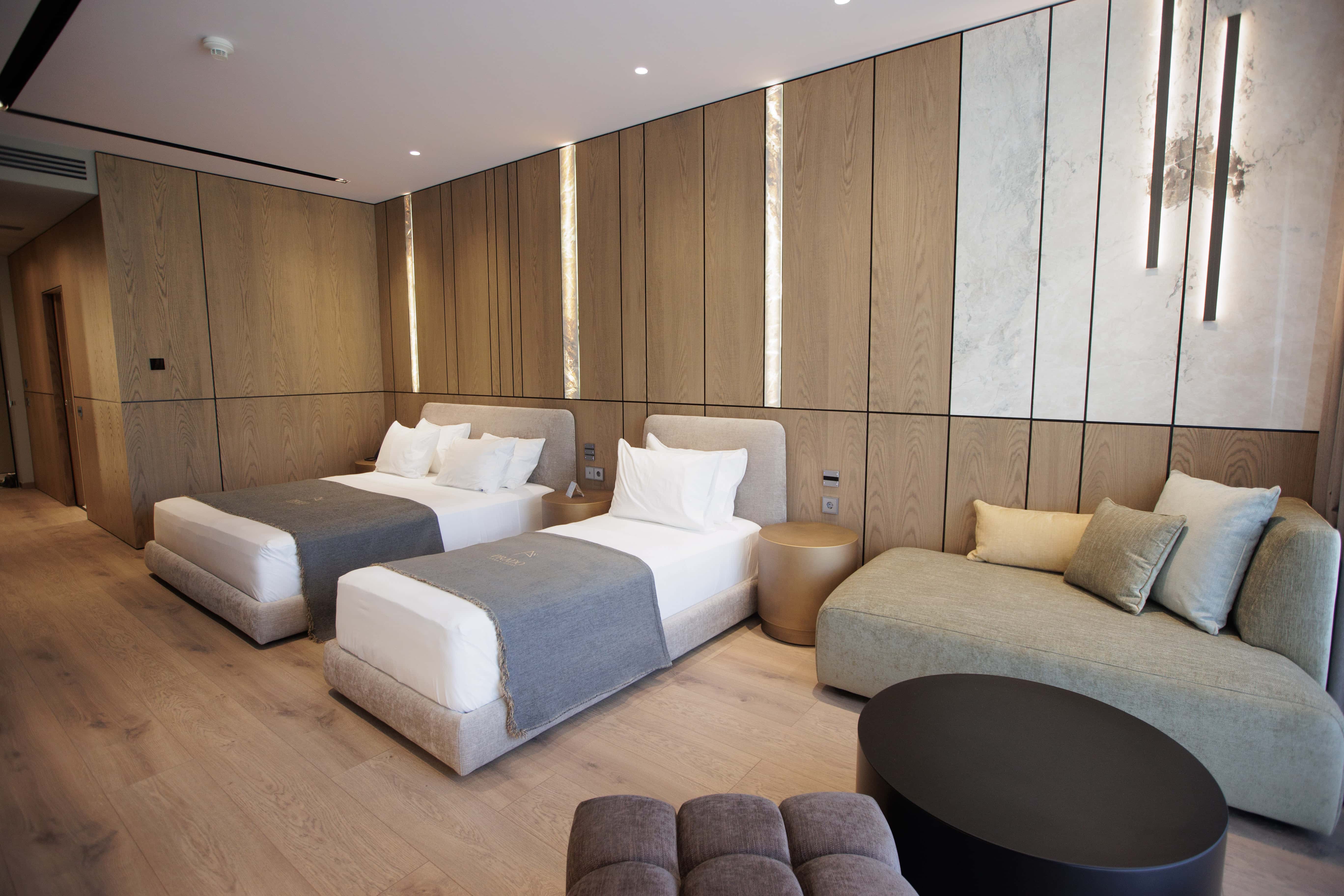 prado_luxury_hotel_room_standard_family_full_view