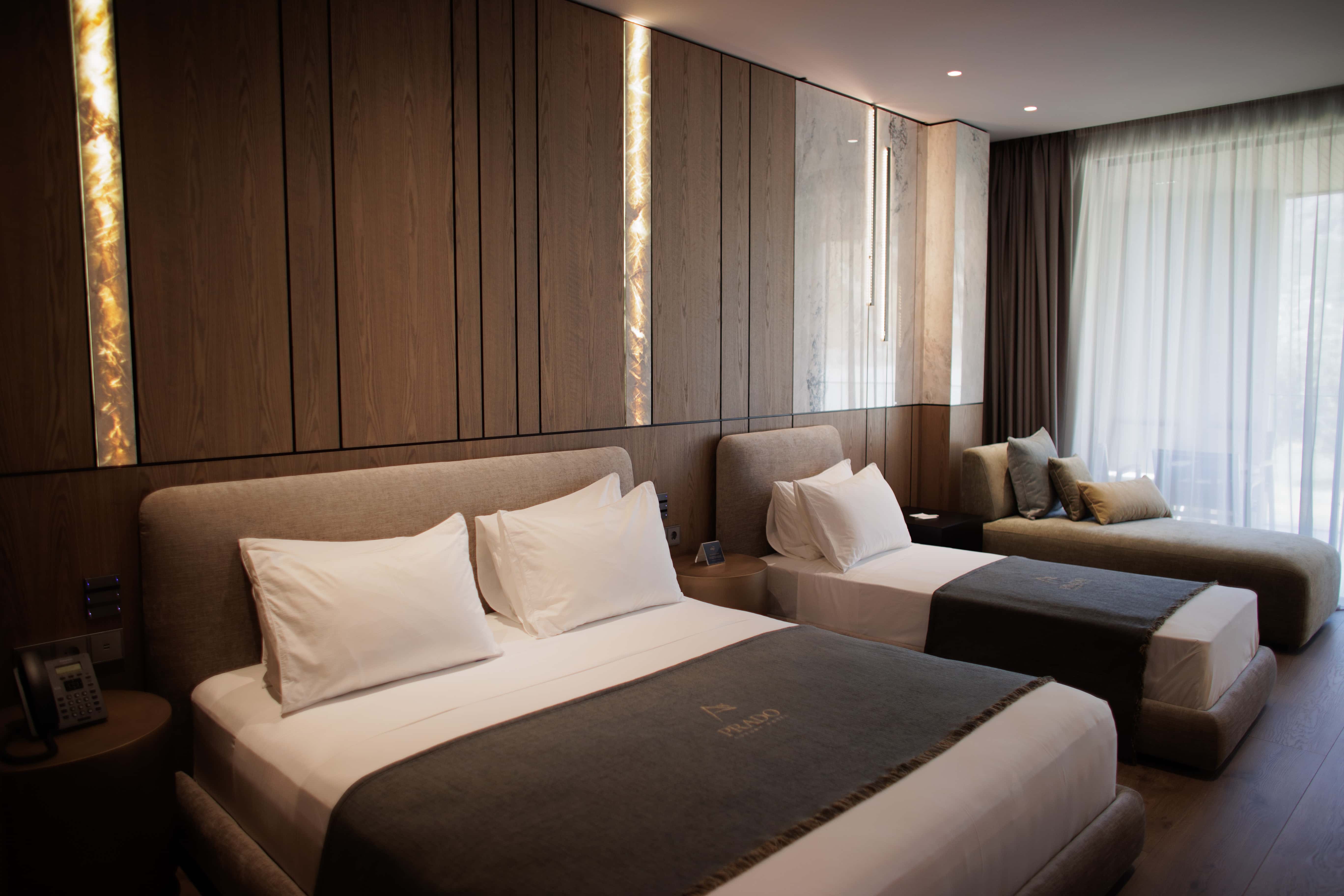prado_luxury_hotel_room_standard_family_inner_view