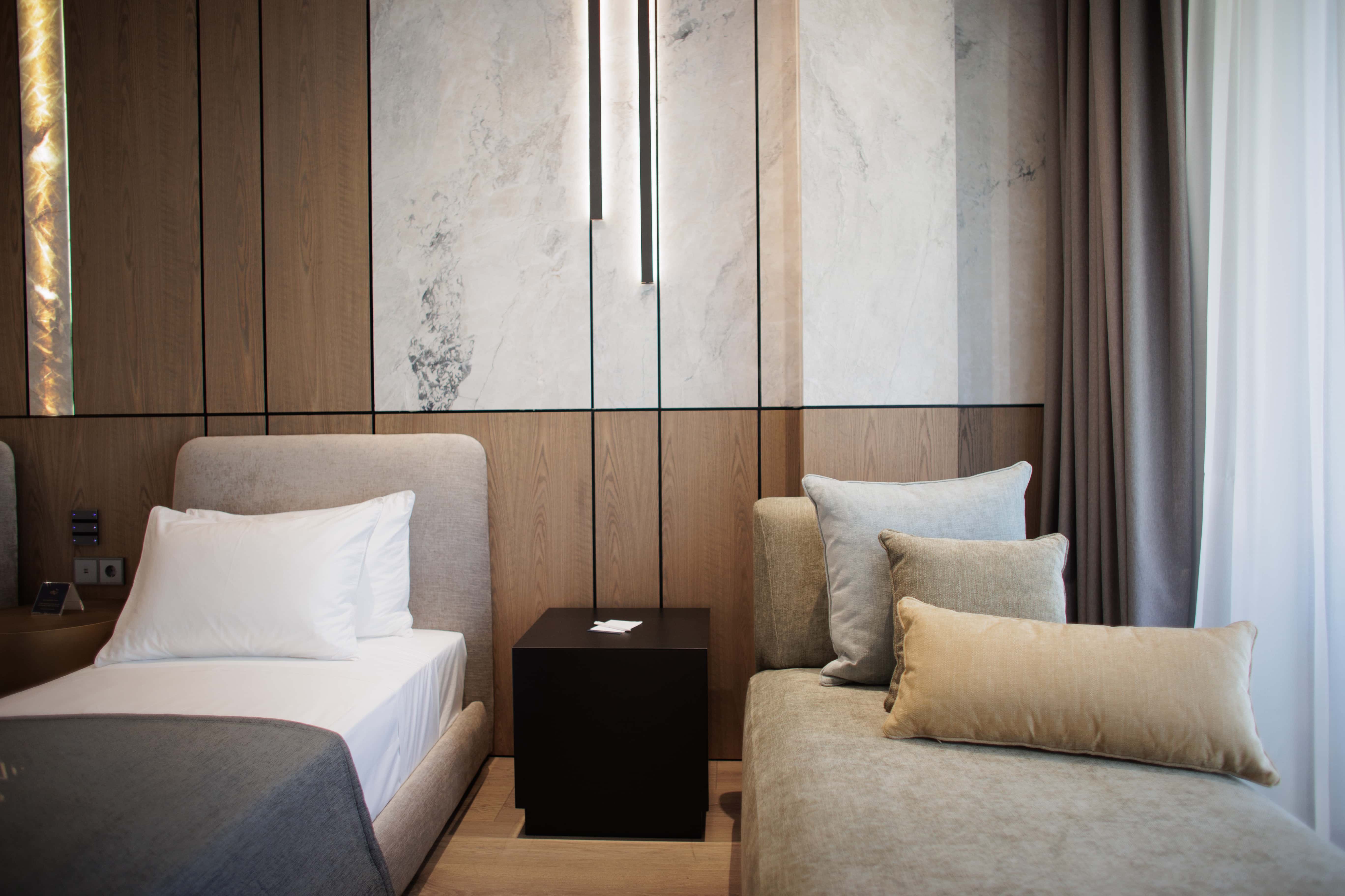 prado_luxury_hotel_room_standard_family_single_bed_sofa
