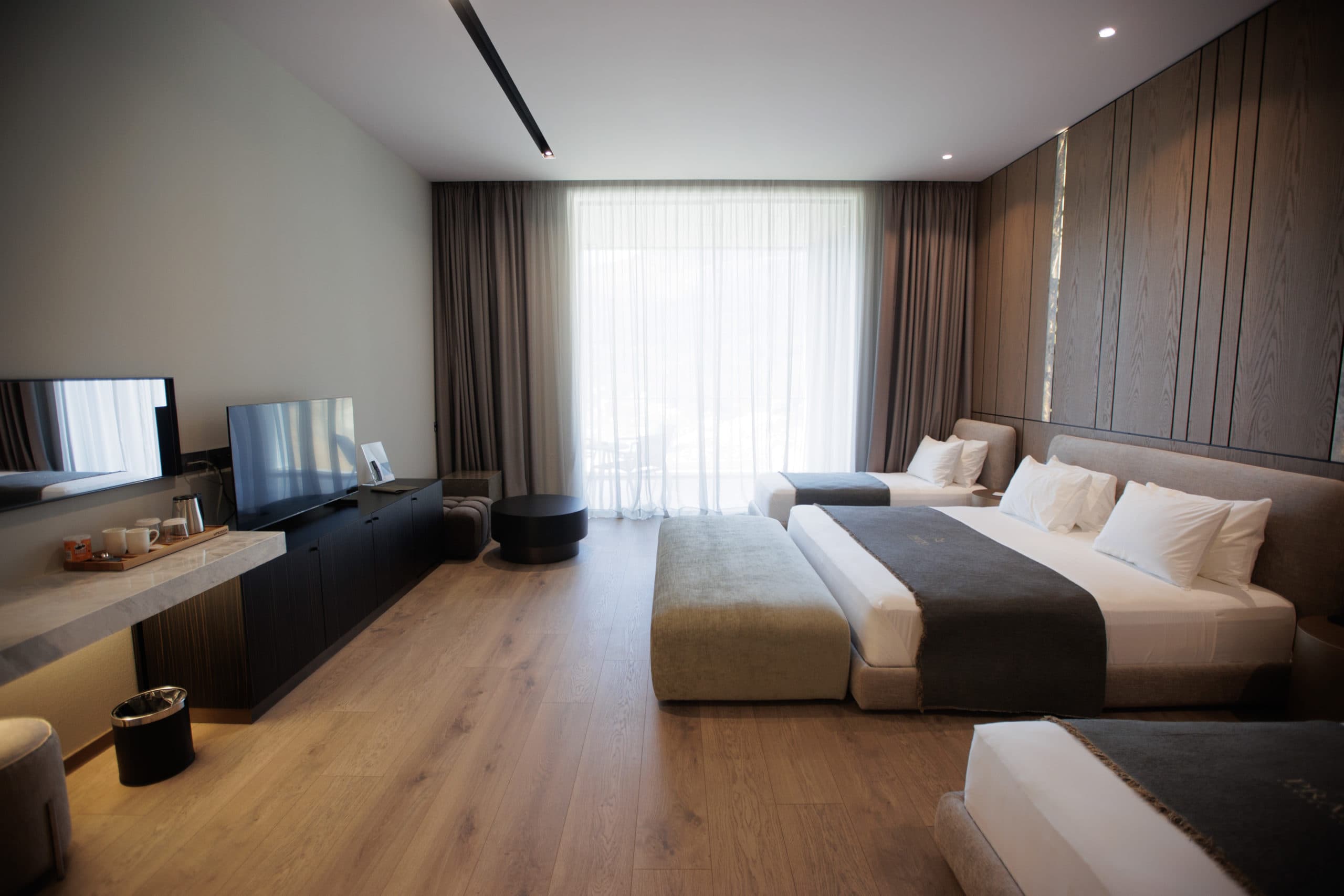 prado_luxury_hotel_family_suite_balcony_side_view
