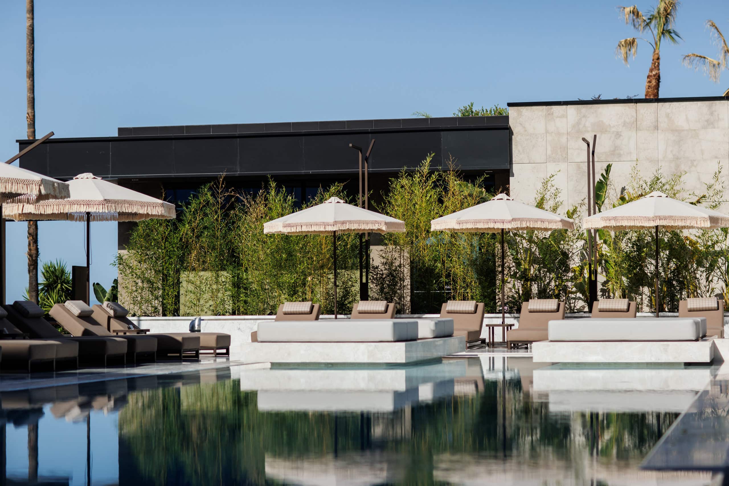 prado_luxury_hotel_pool_view