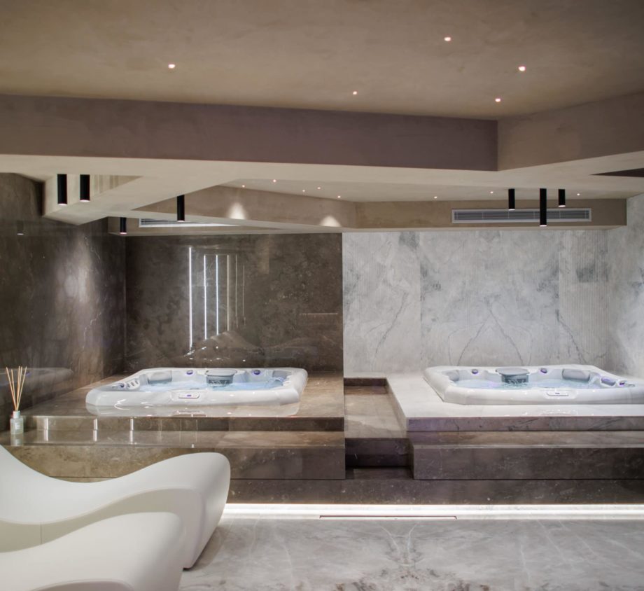 prado_luxury_hotel_spa_jacuzzi_view