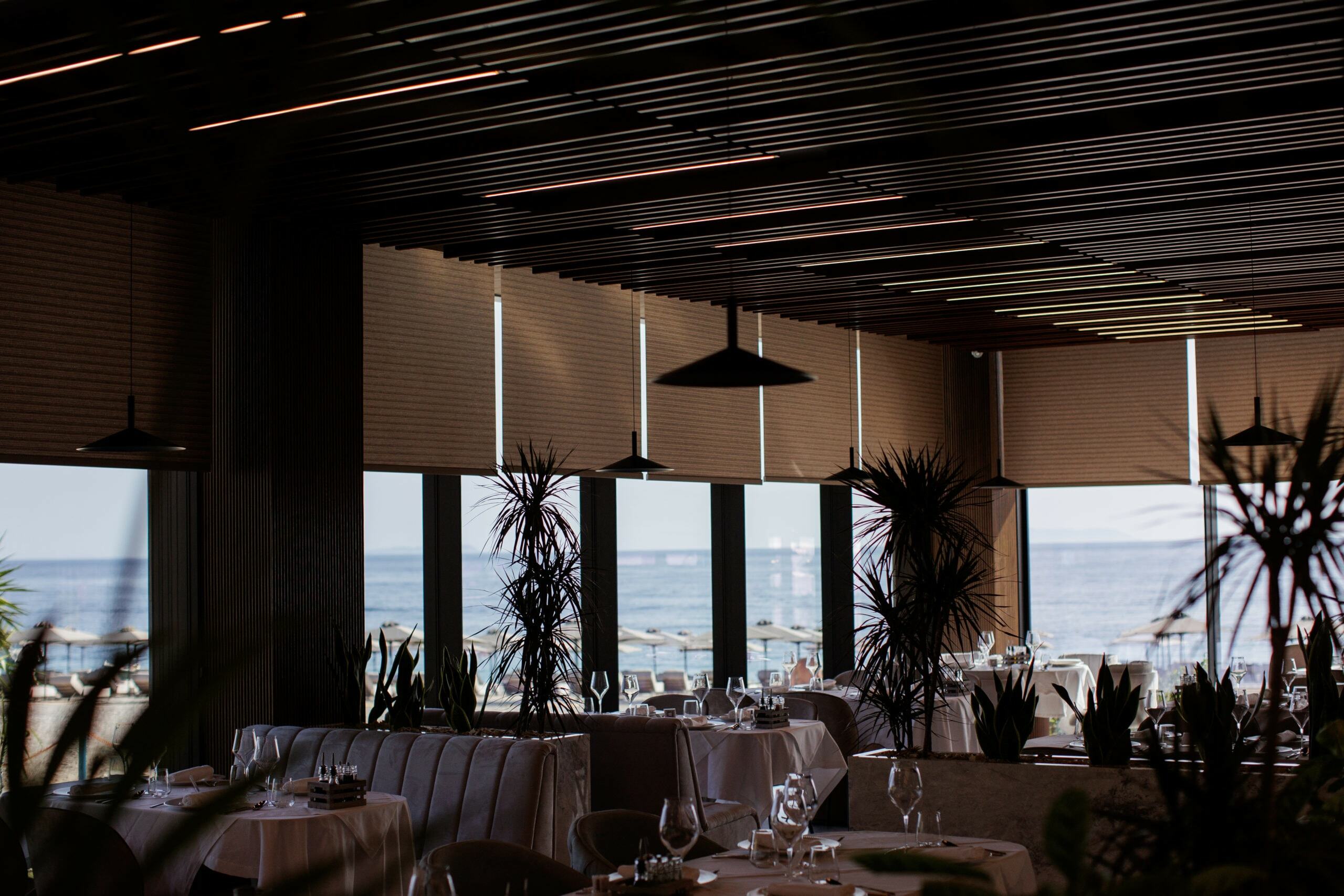 prado_restaurant_dining_area_beach_view