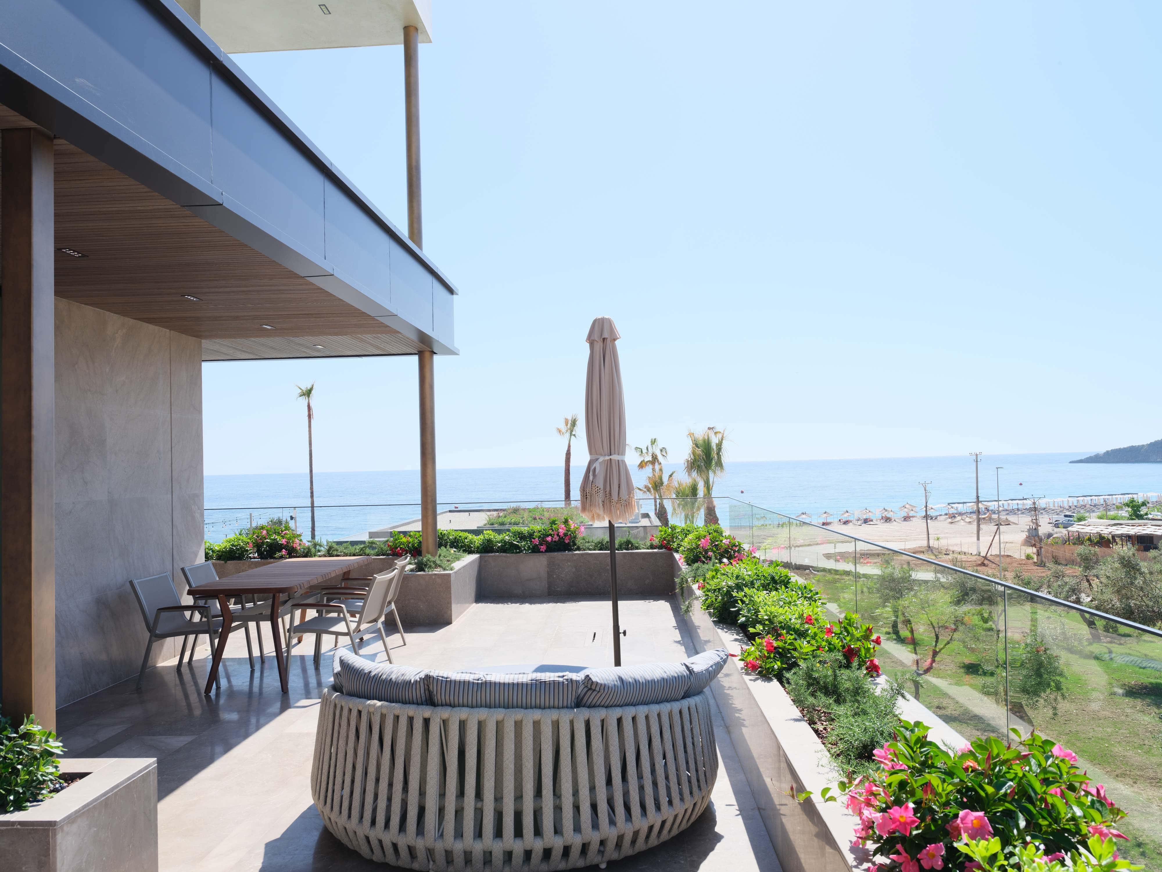 prado_luxury_hotel_deluxe_suite_balcony_sun_umbrella