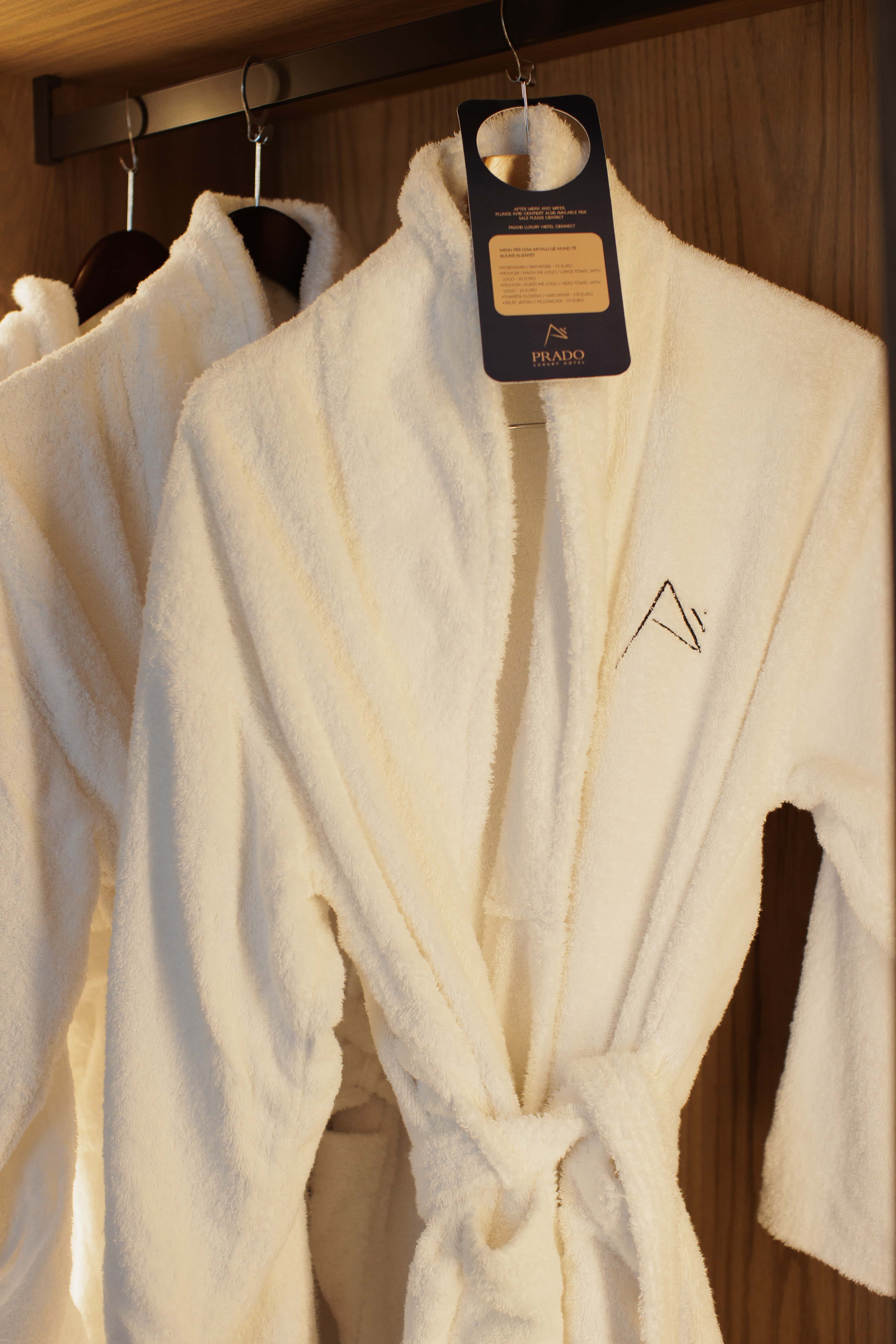 prado_luxury_hotel_deluxe_suite_bathrobes