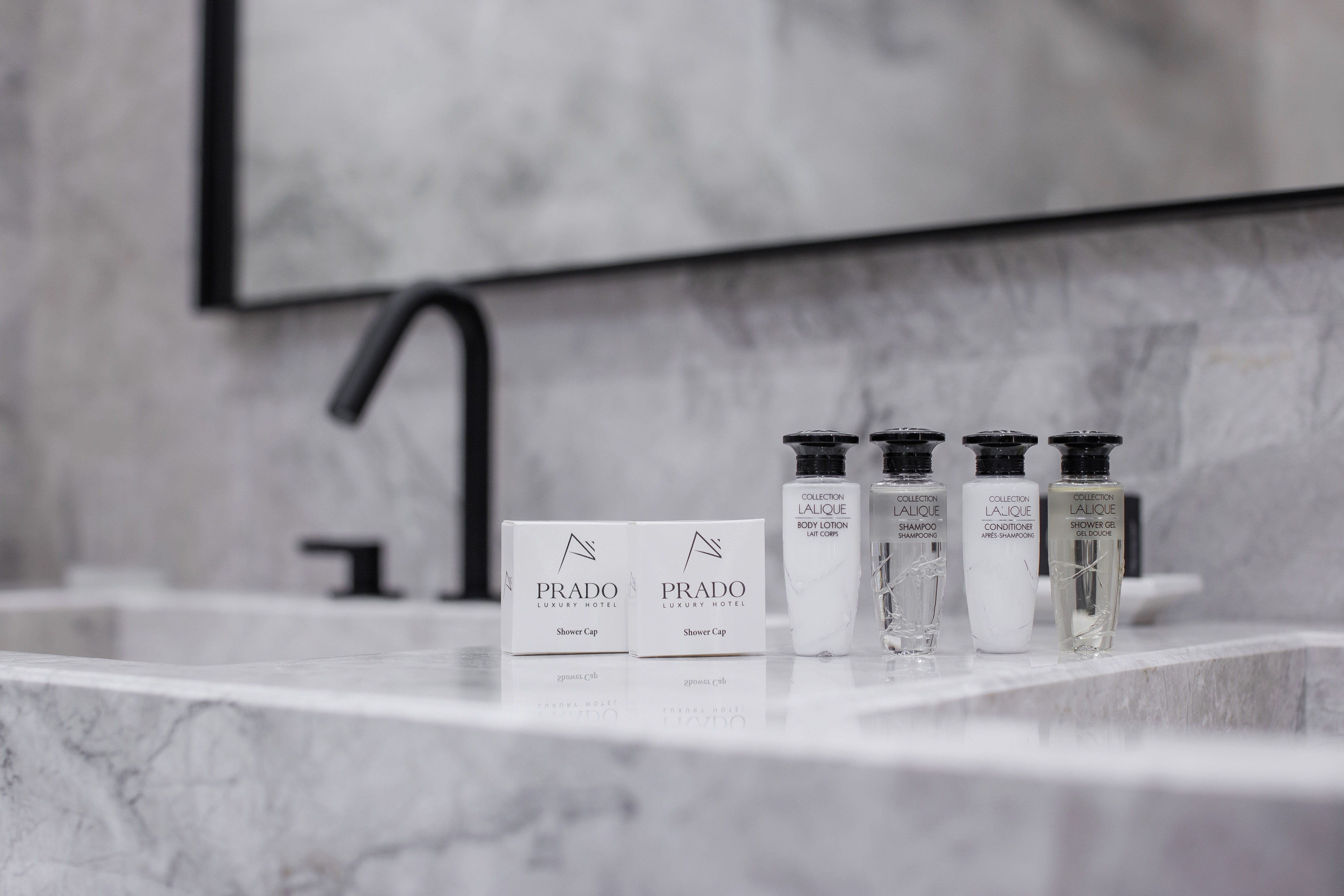 prado_luxury_hotel_deluxe_suite_bathroom_products