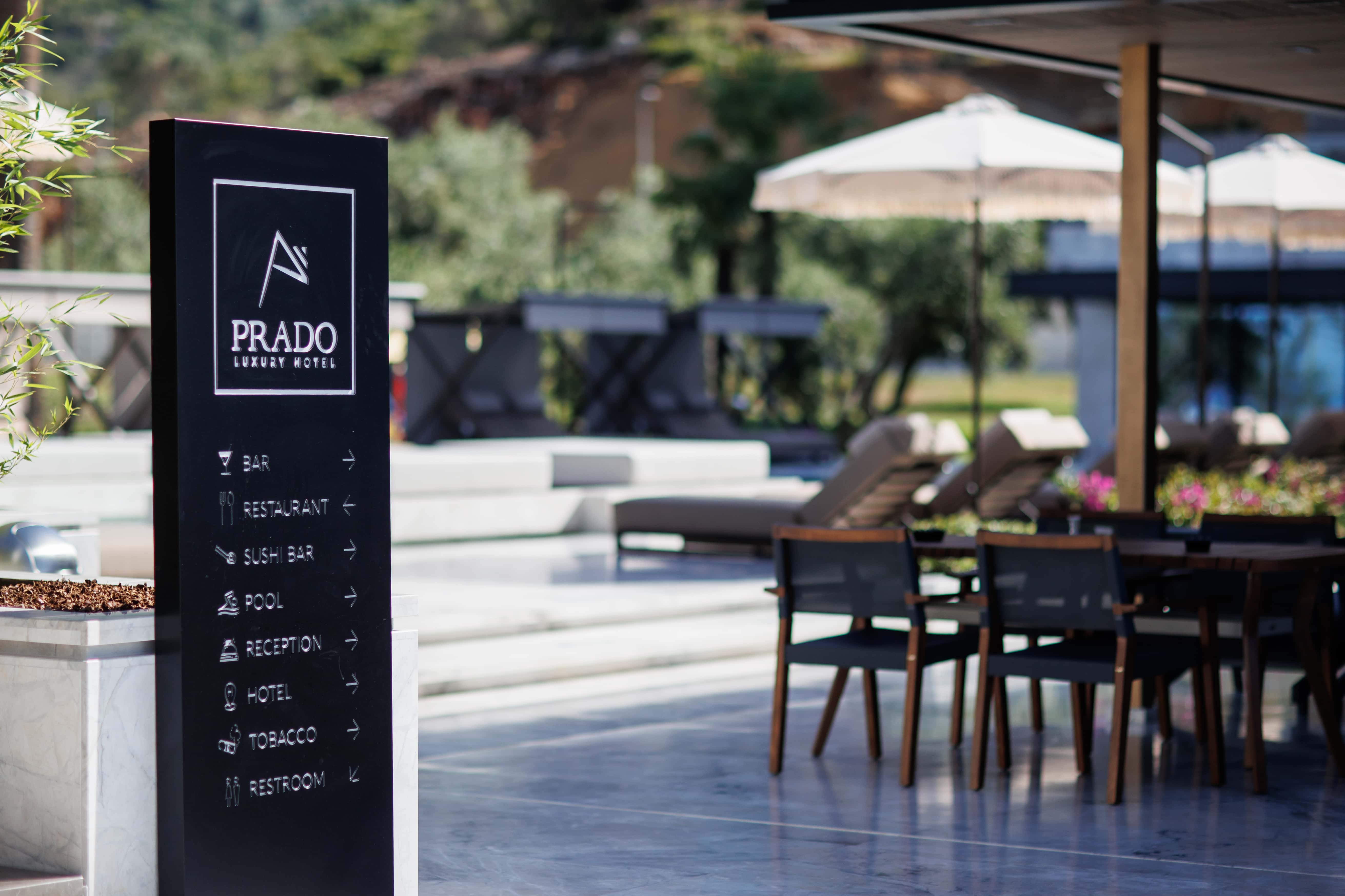 prado_luxury_hotel_entrance_pool_bar