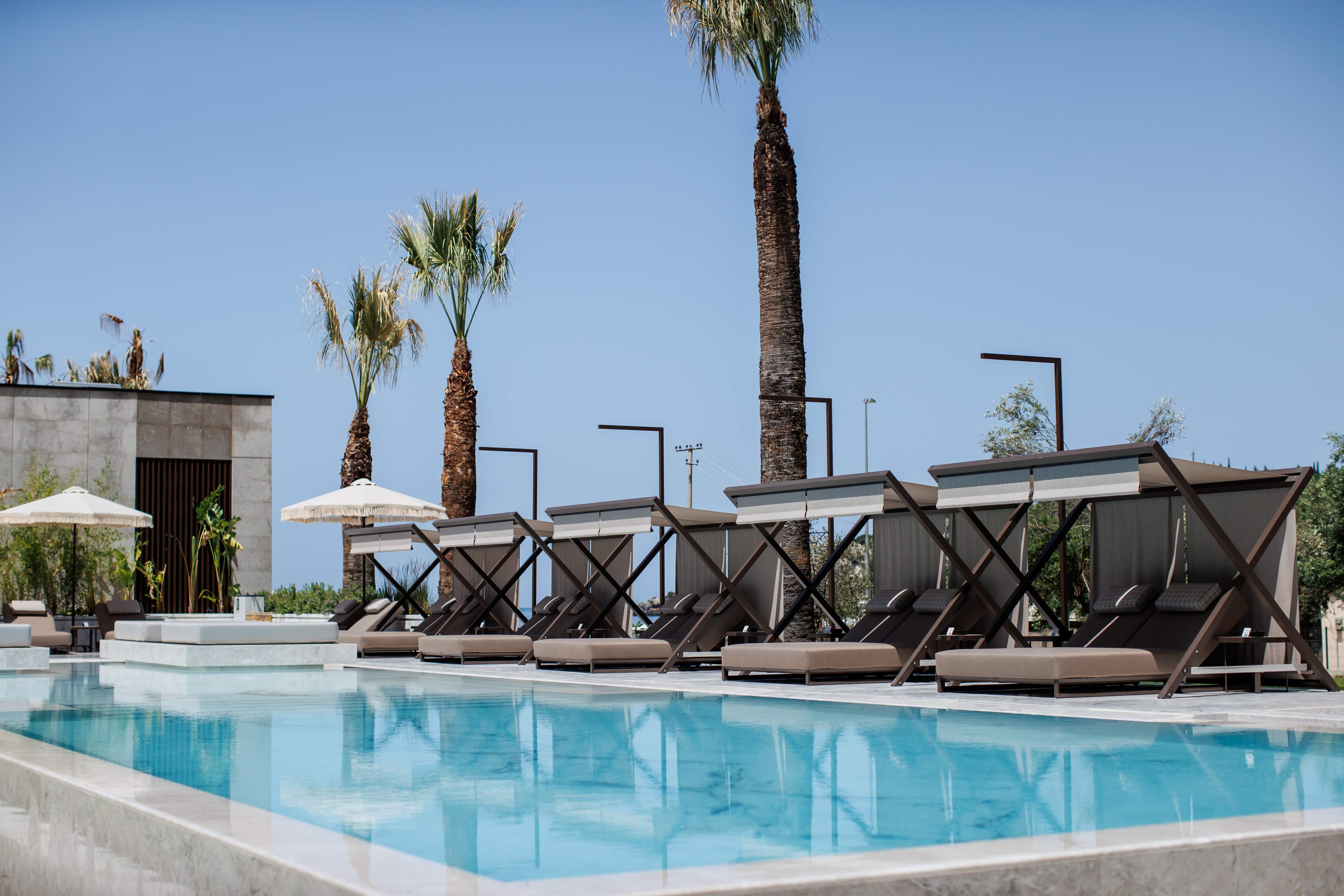 prado_luxury_hotel_pool_side_view