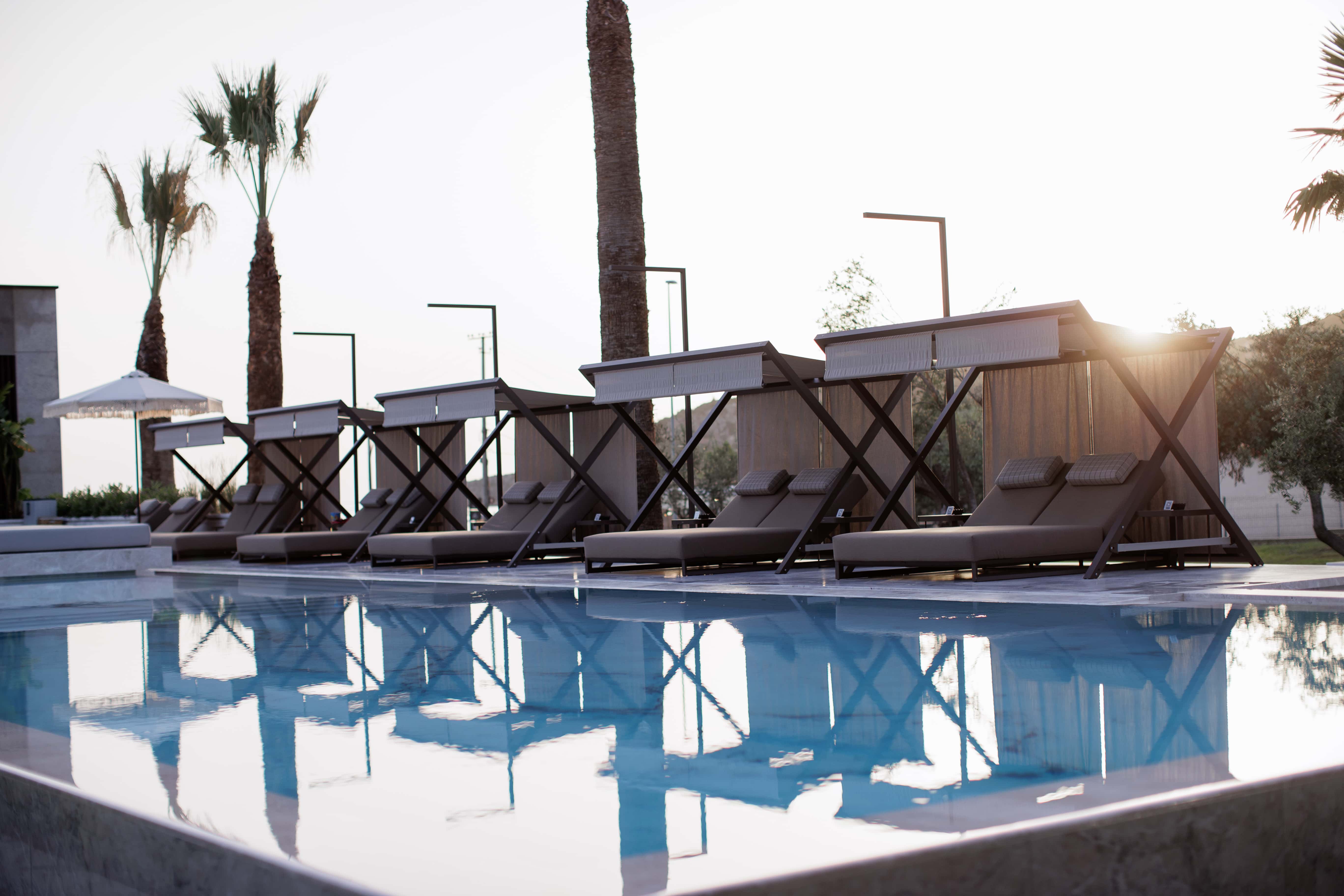 prado_luxury_hotel_pool_sunset