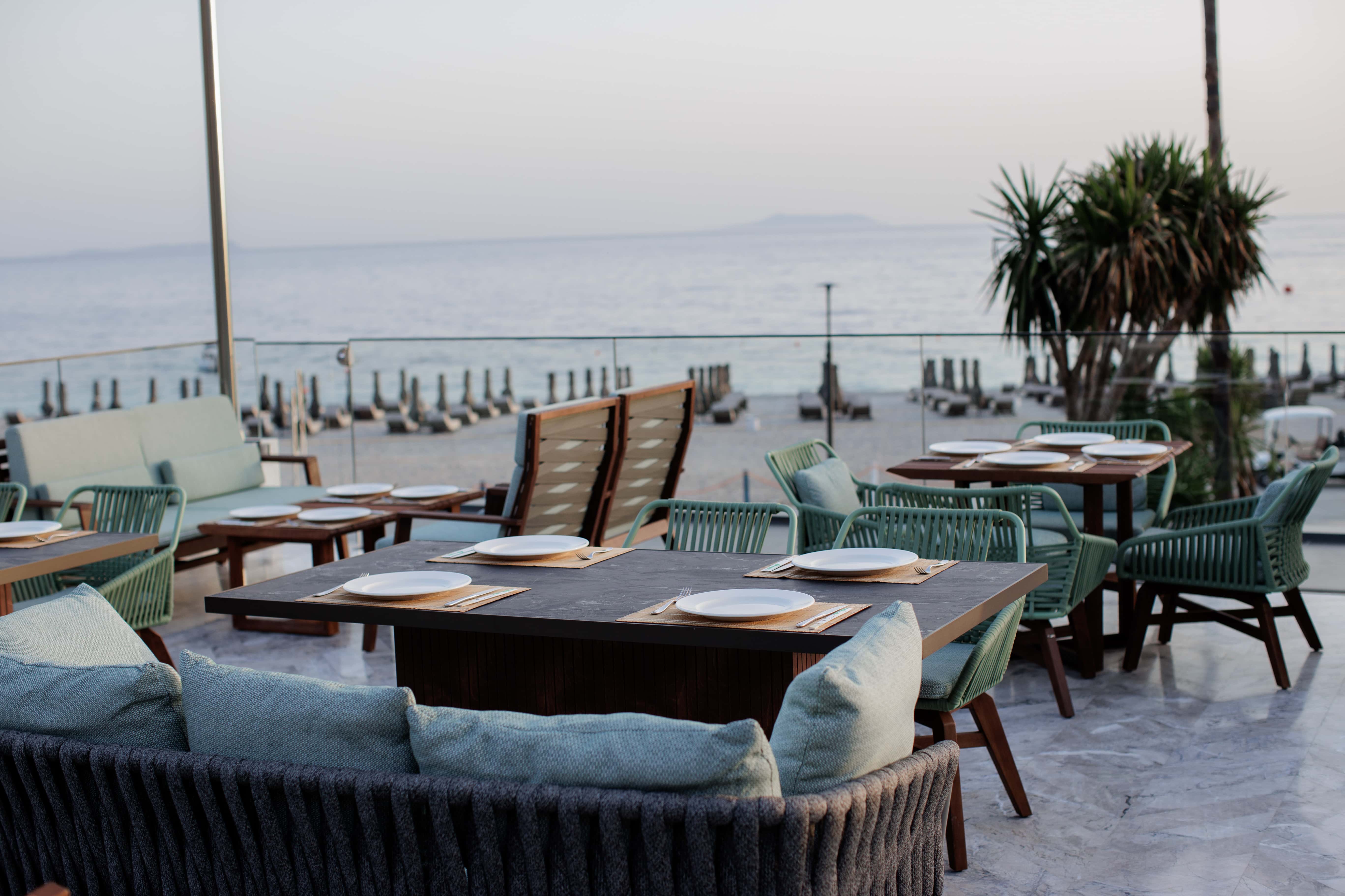 prado_luxury_hotel_restaurant_seaside
