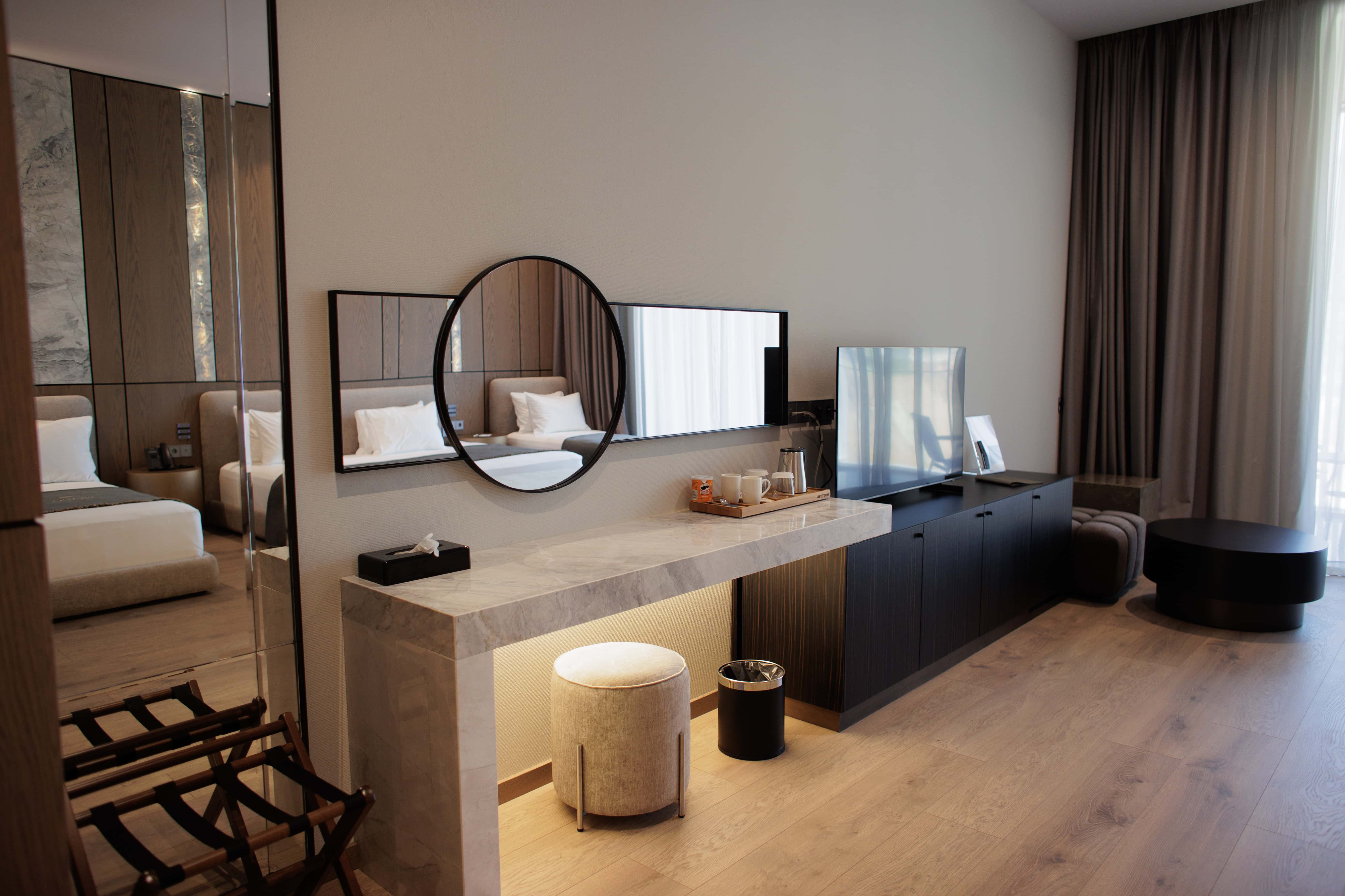 prado_luxury_hotel_room_family_suite_living_area
