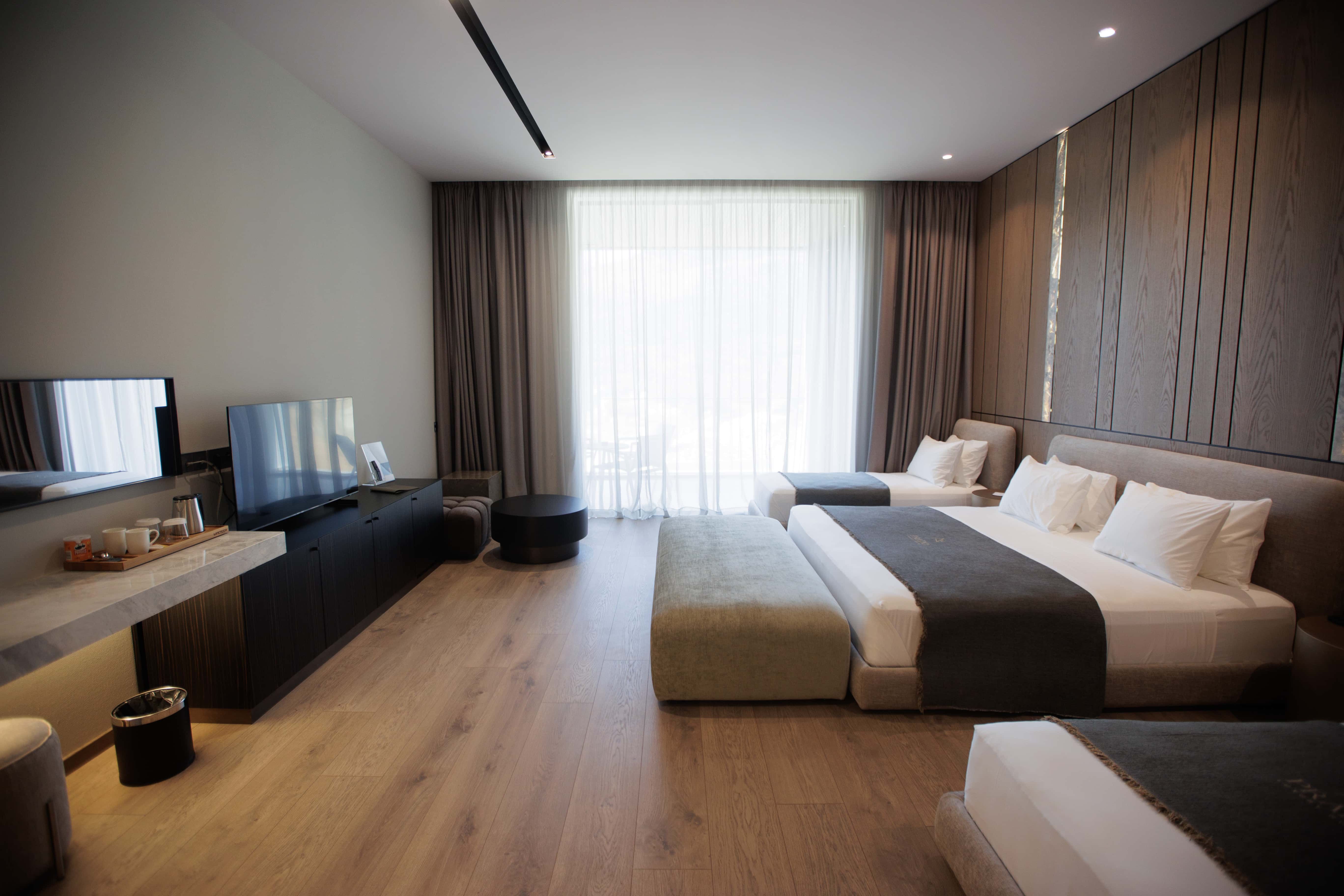 prado_luxury_hotel_room_family_suite_side_view