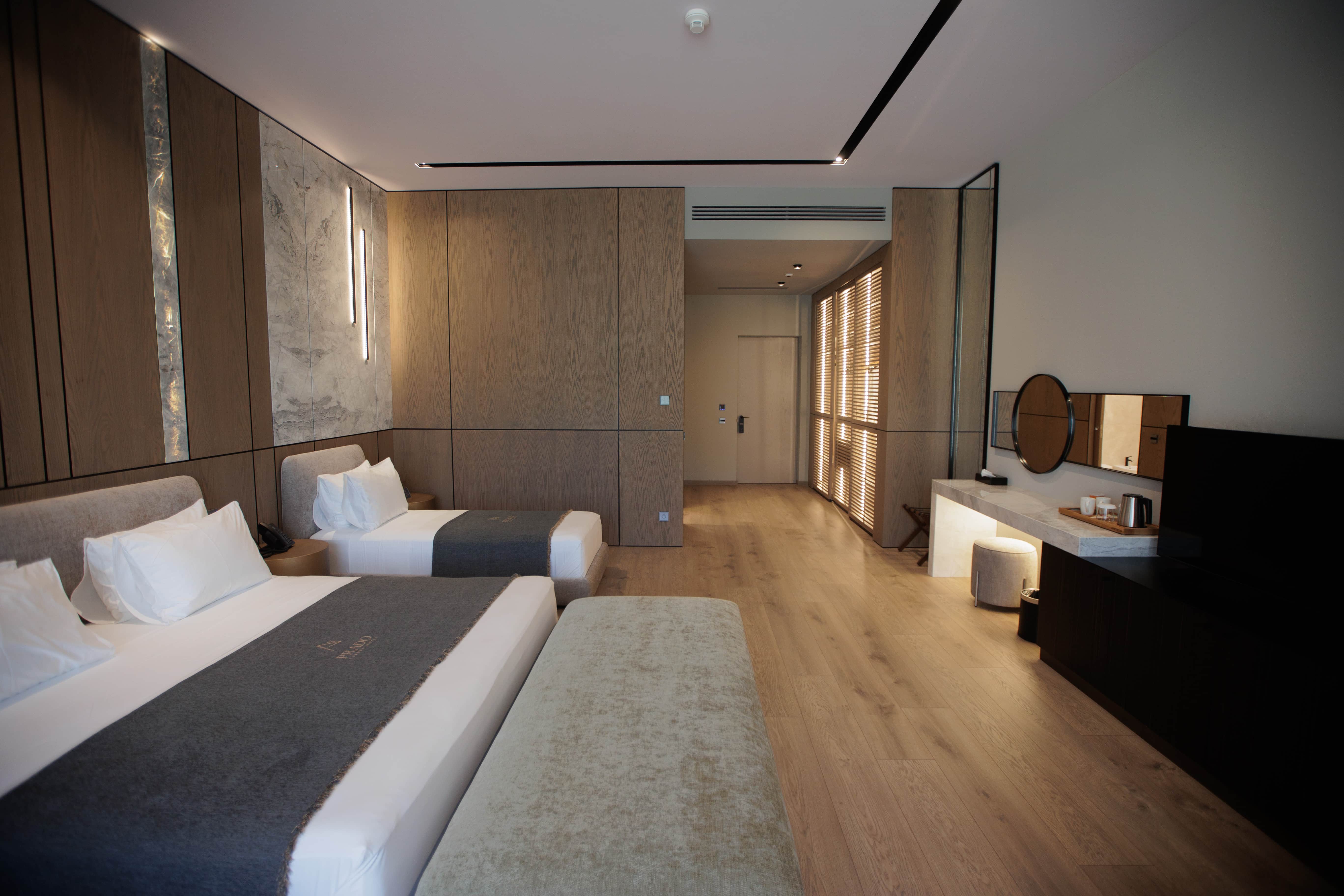prado_luxury_hotel_room_family_suite_side_view_lights