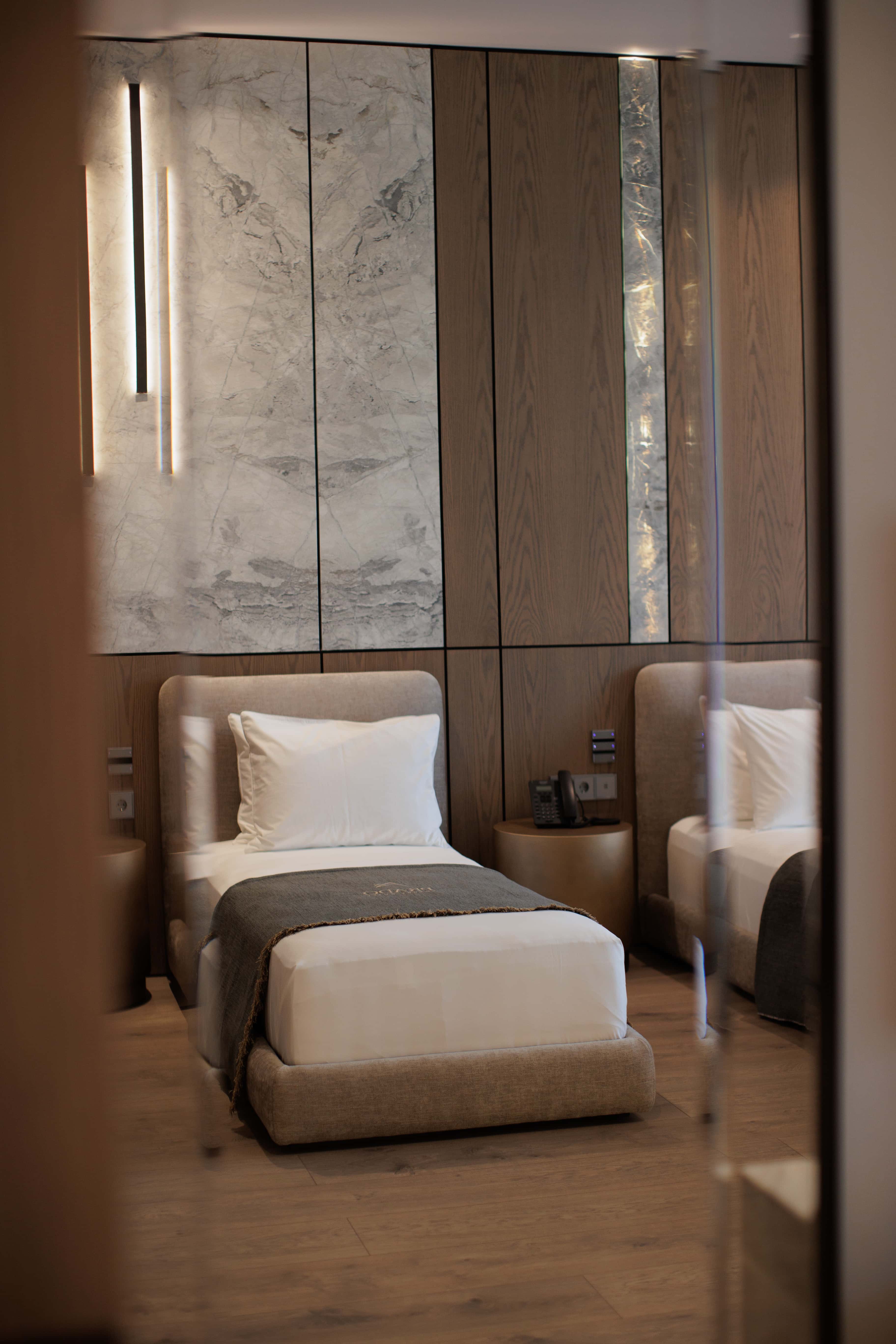 prado_luxury_hotel_room_family_suite_single_bed