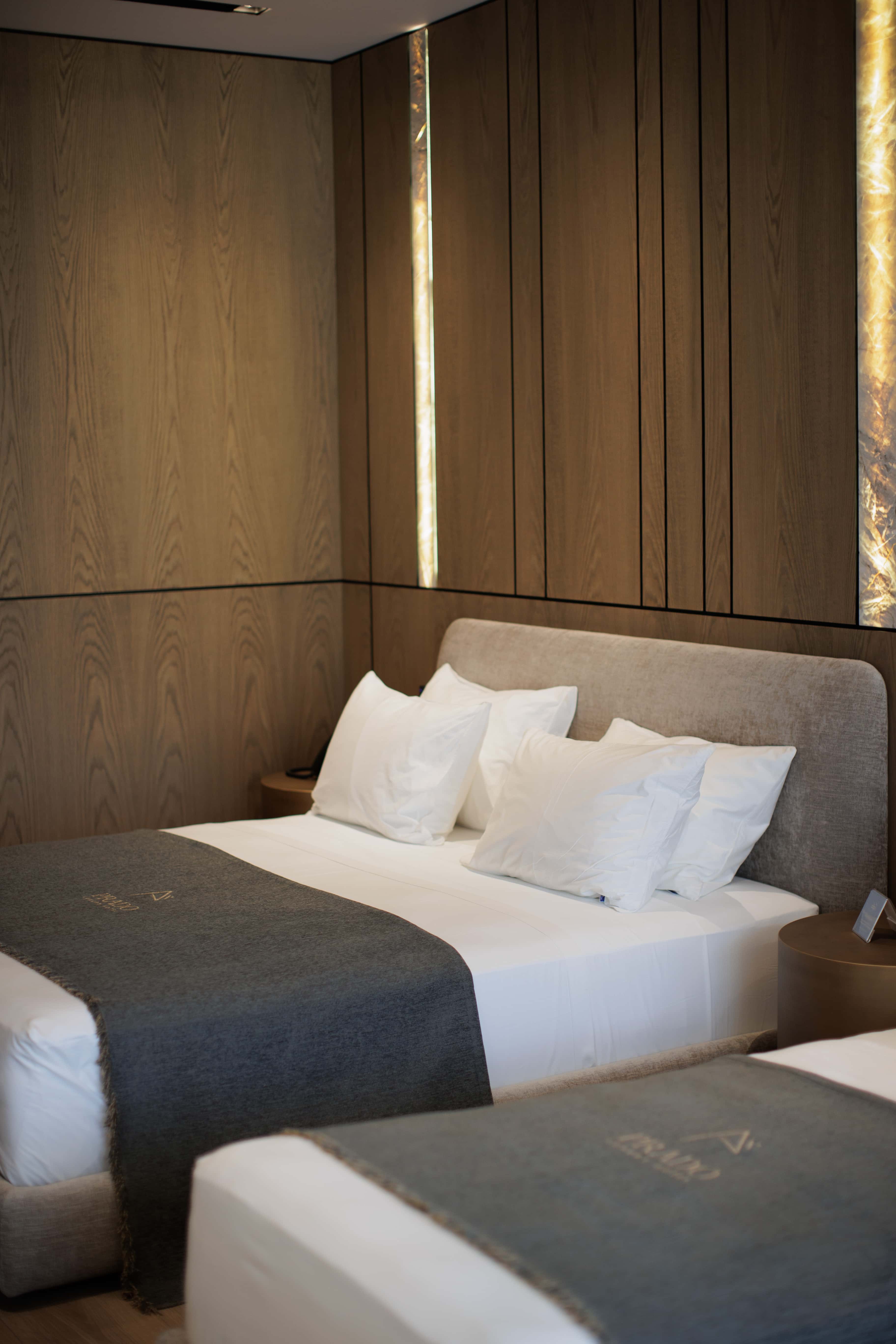 prado_luxury_hotel_room_junior_suite_beds