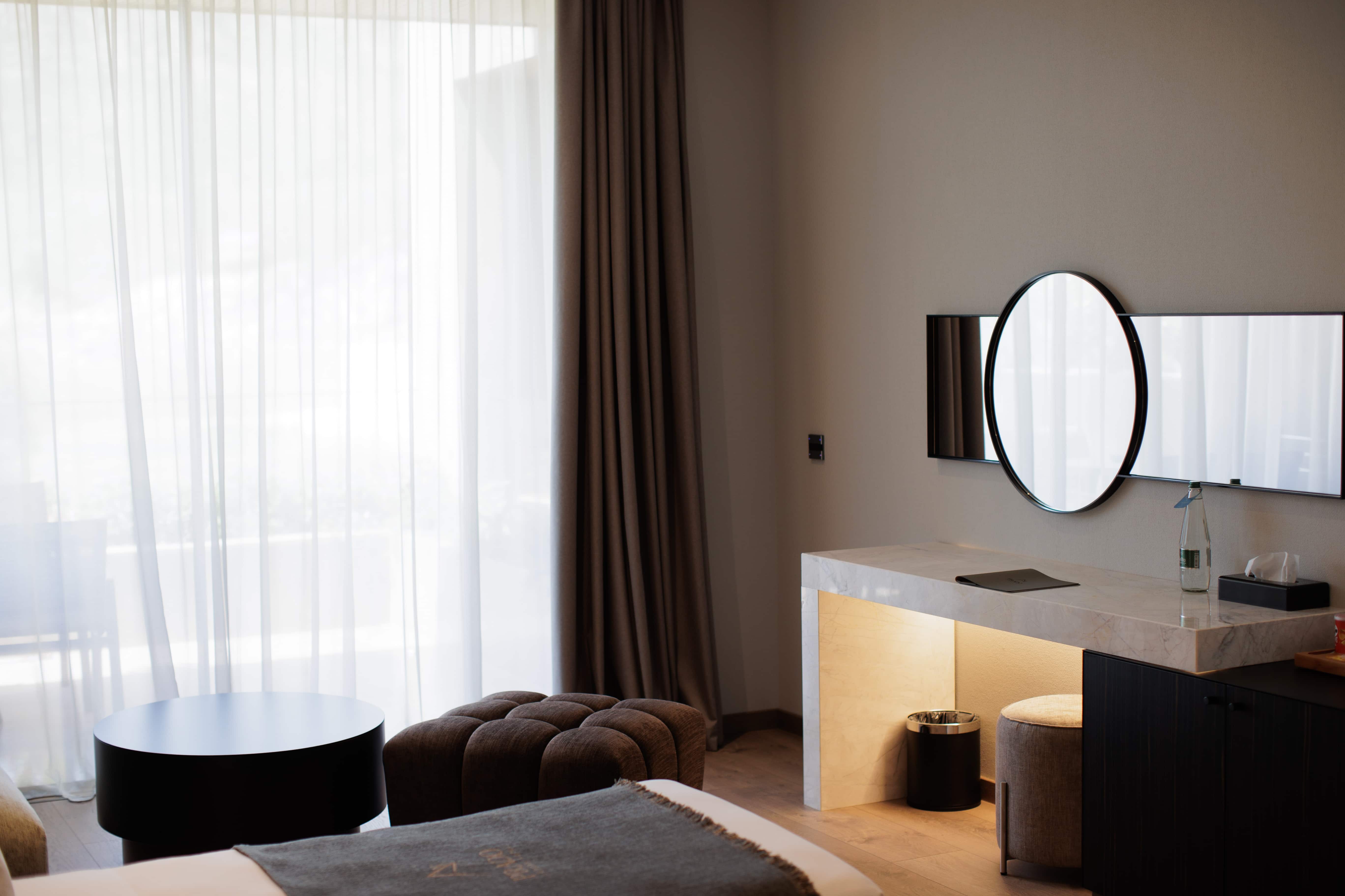 prado_luxury_hotel_room_junior_suite_living_area