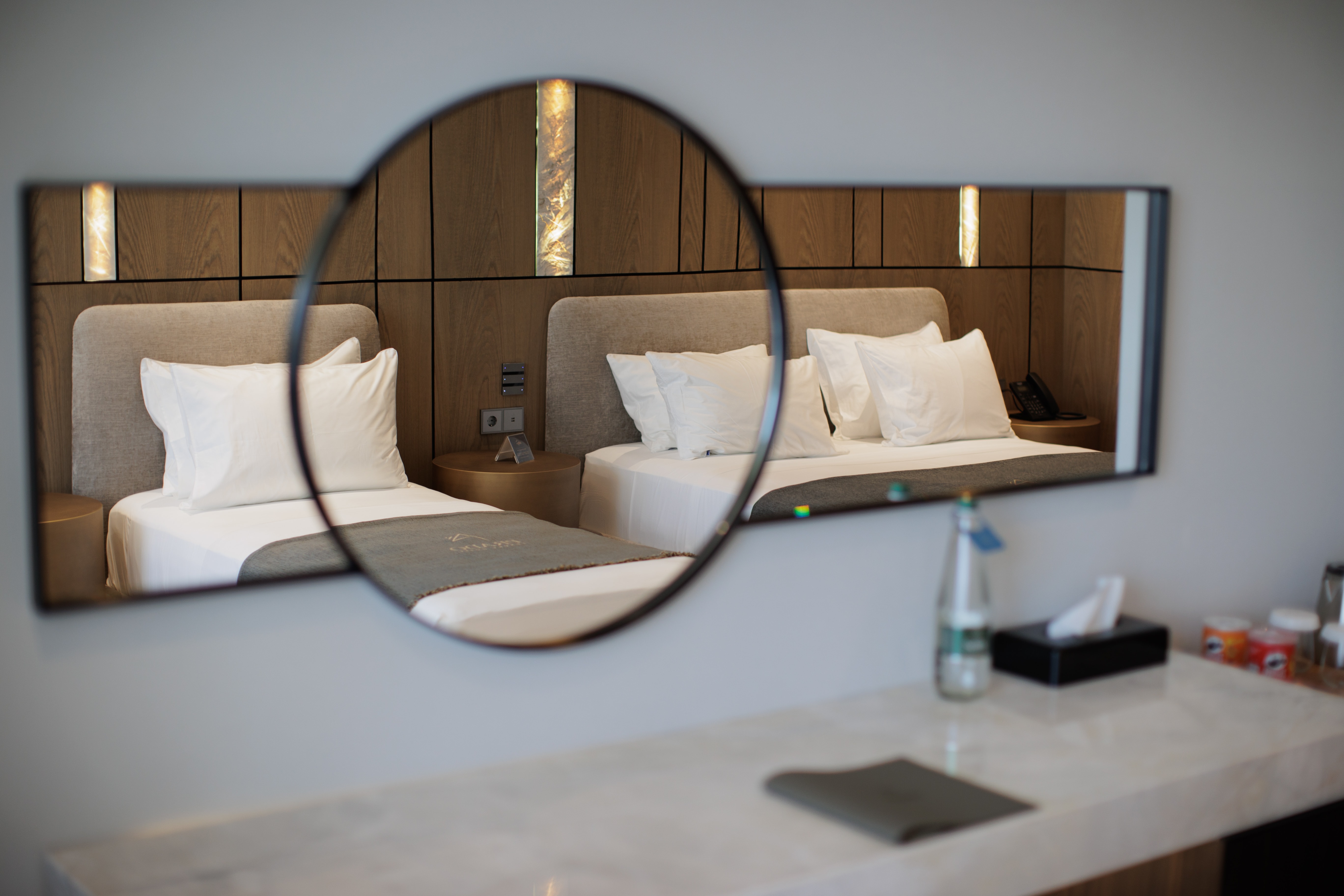 prado_luxury_hotel_room_junior_suite_mirror