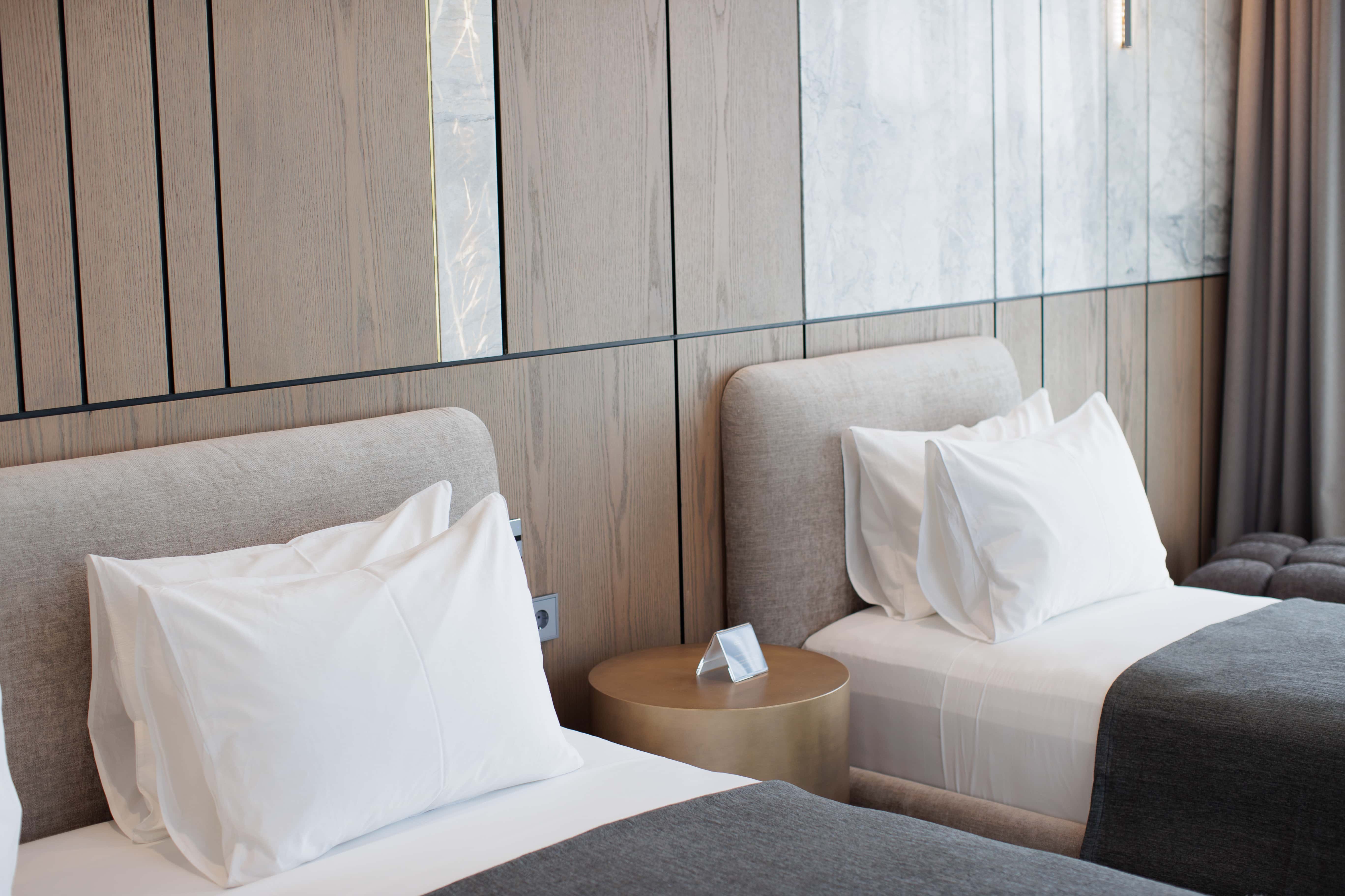 prado_luxury_hotel_room_junior_suite_seaview_beds