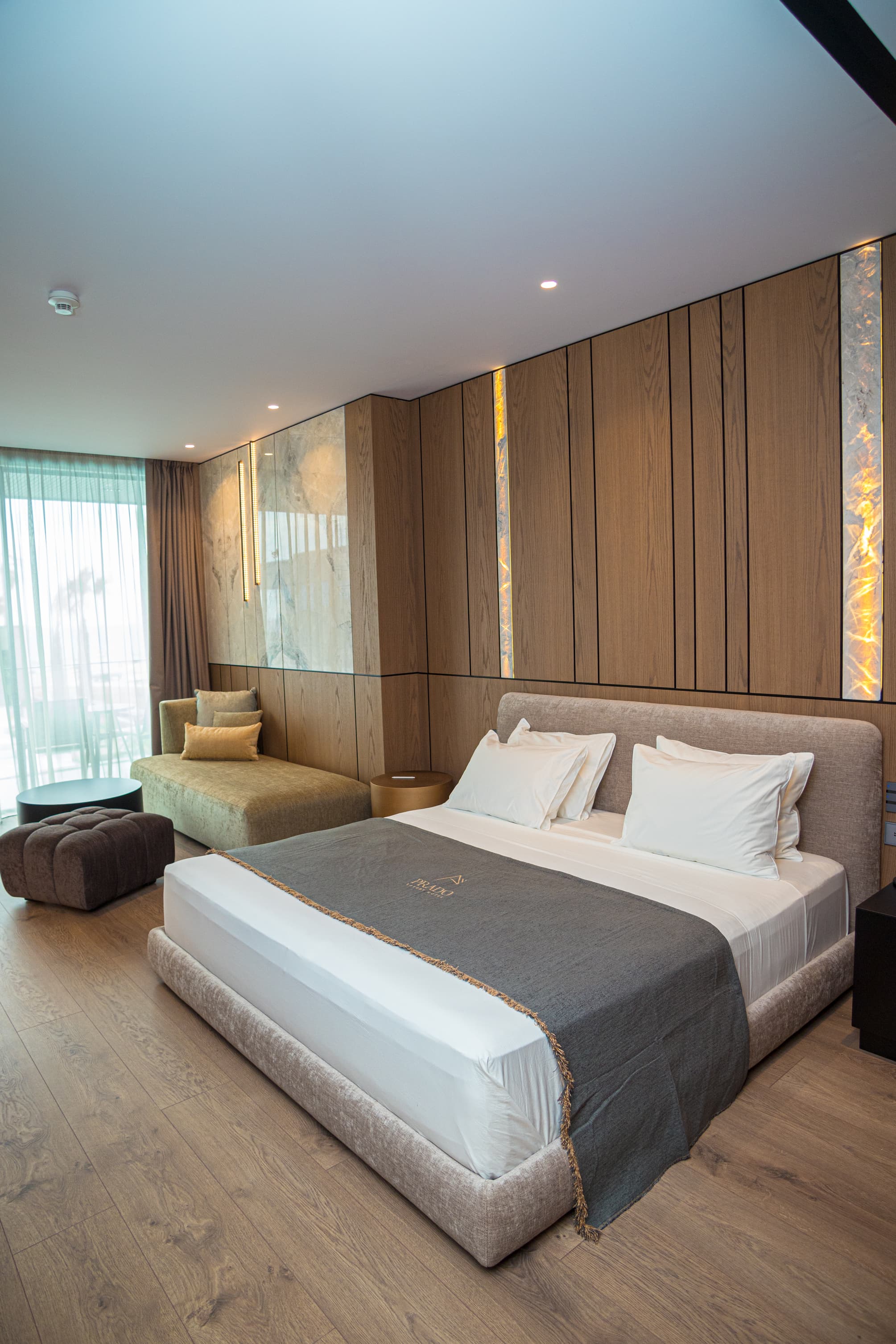 prado_luxury_hotel_room_junior_suite_seaview_beds_curtains