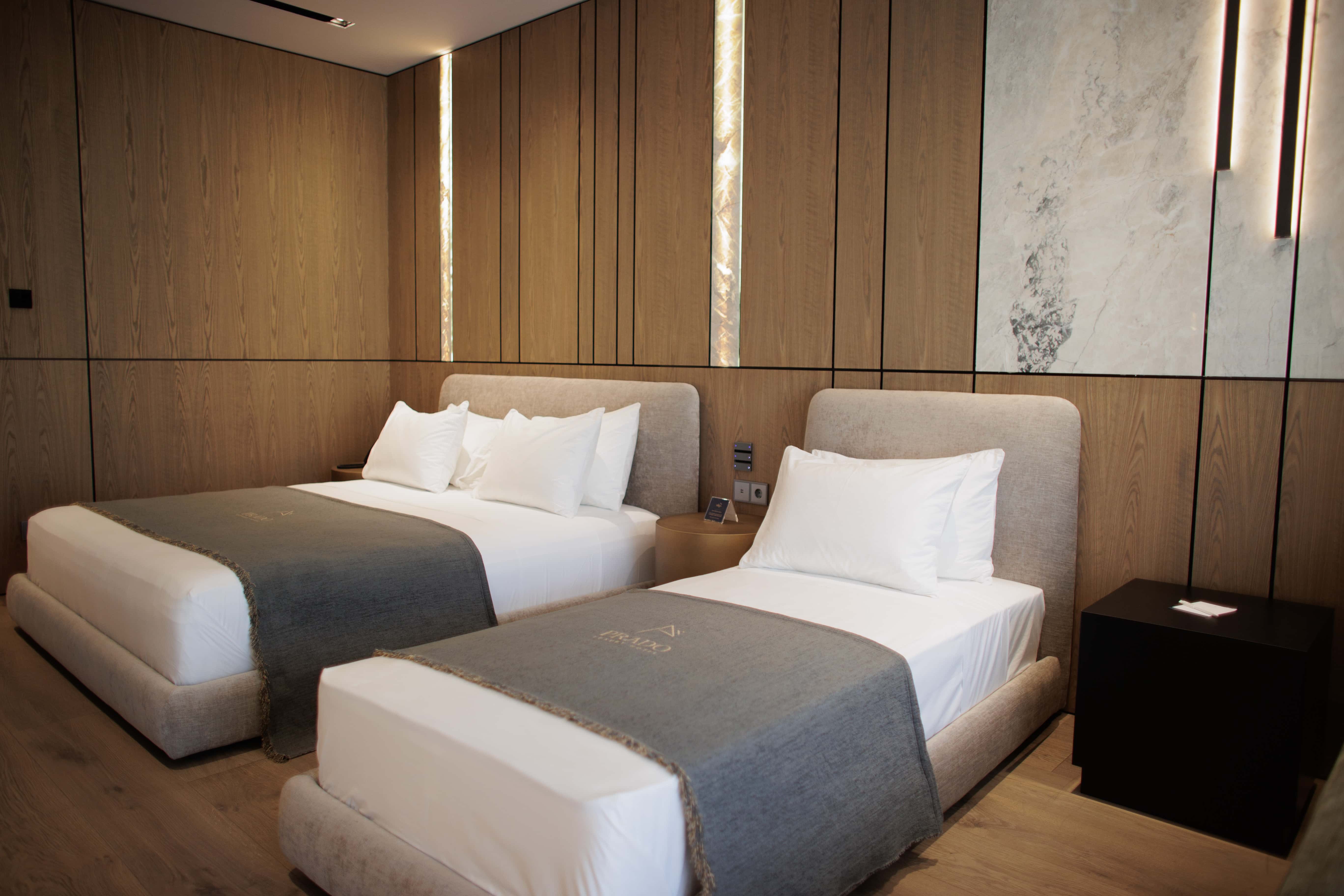 prado_luxury_hotel_room_junior_suite_seaview_inner_view
