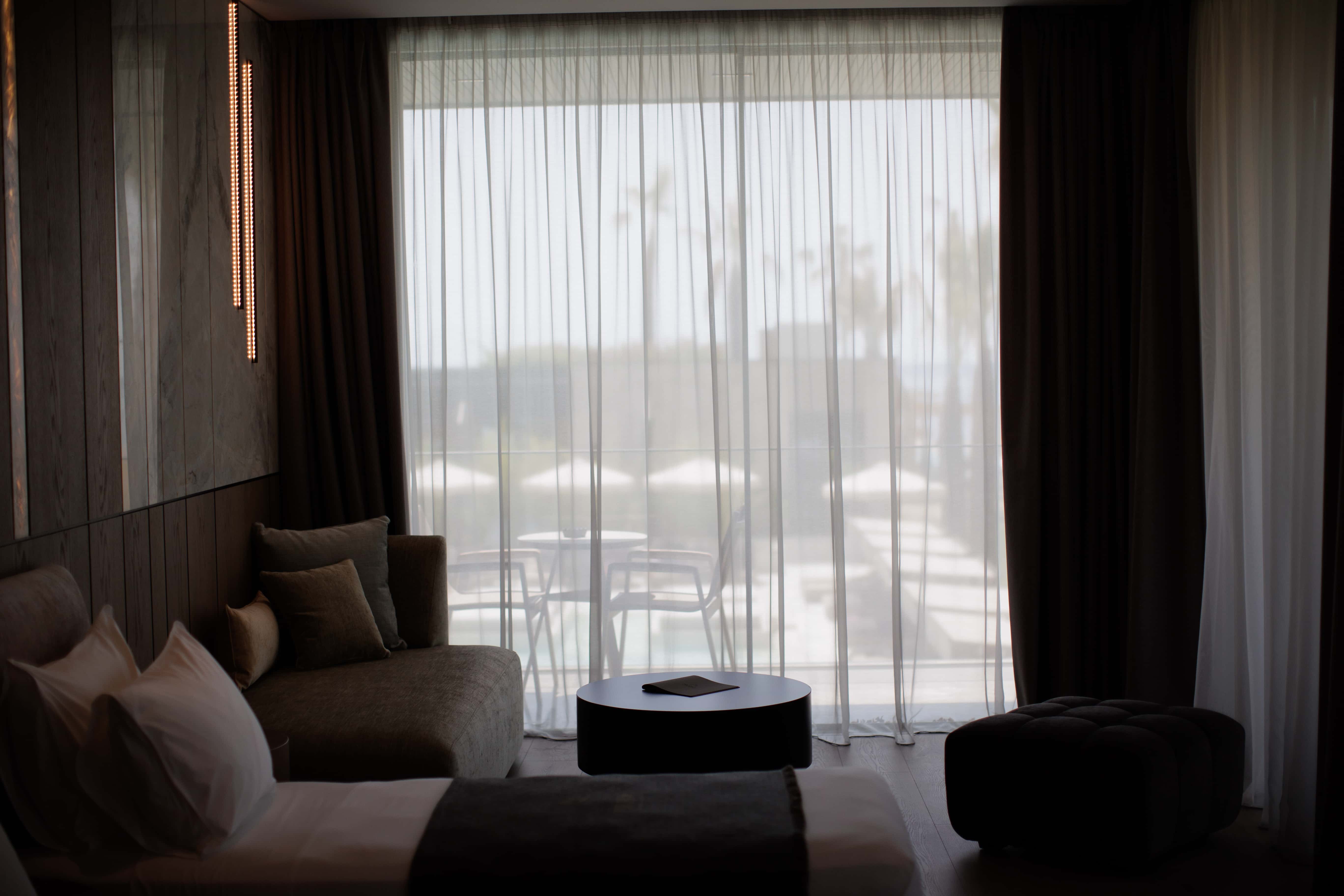prado_luxury_hotel_room_junior_suite_seaview_jacuzzi_balcony_dark