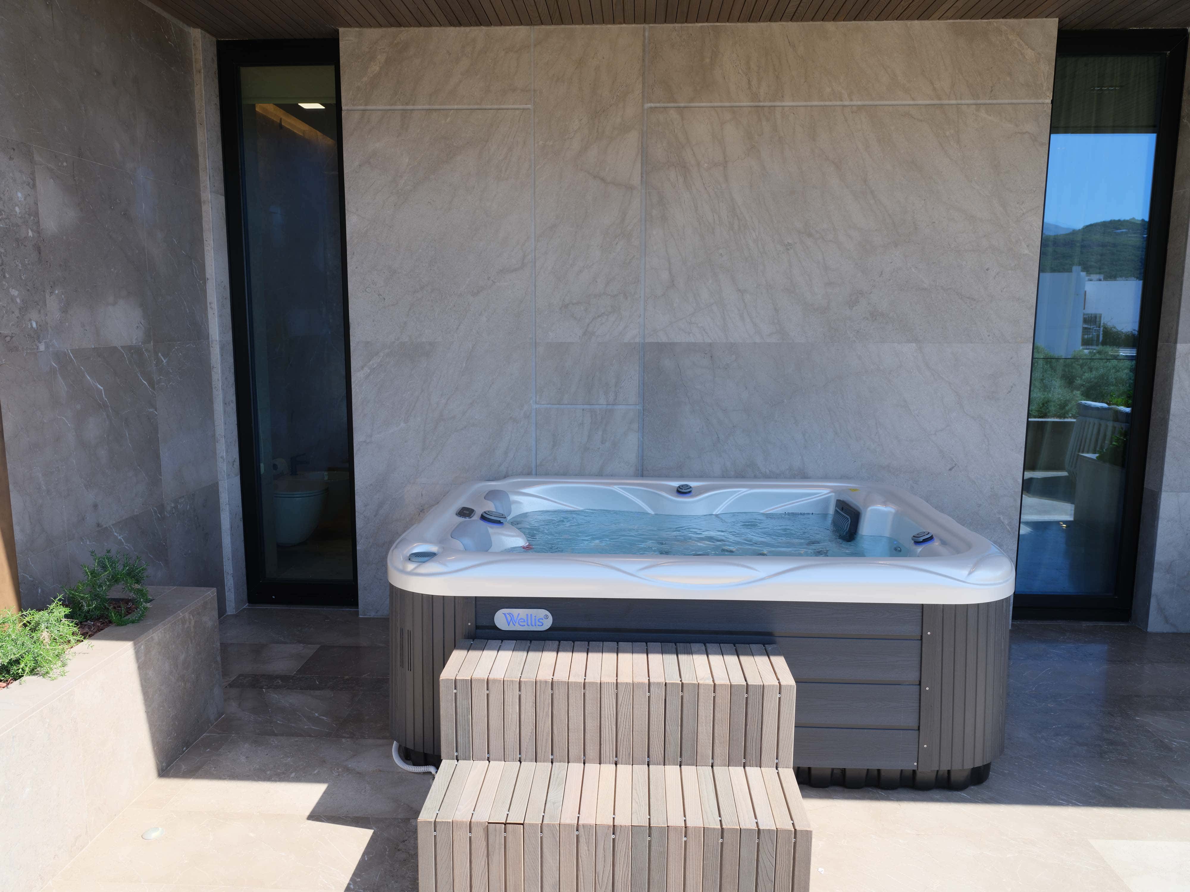 prado_luxury_hotel_room_junior_suite_seaview_jacuzzi_front_view