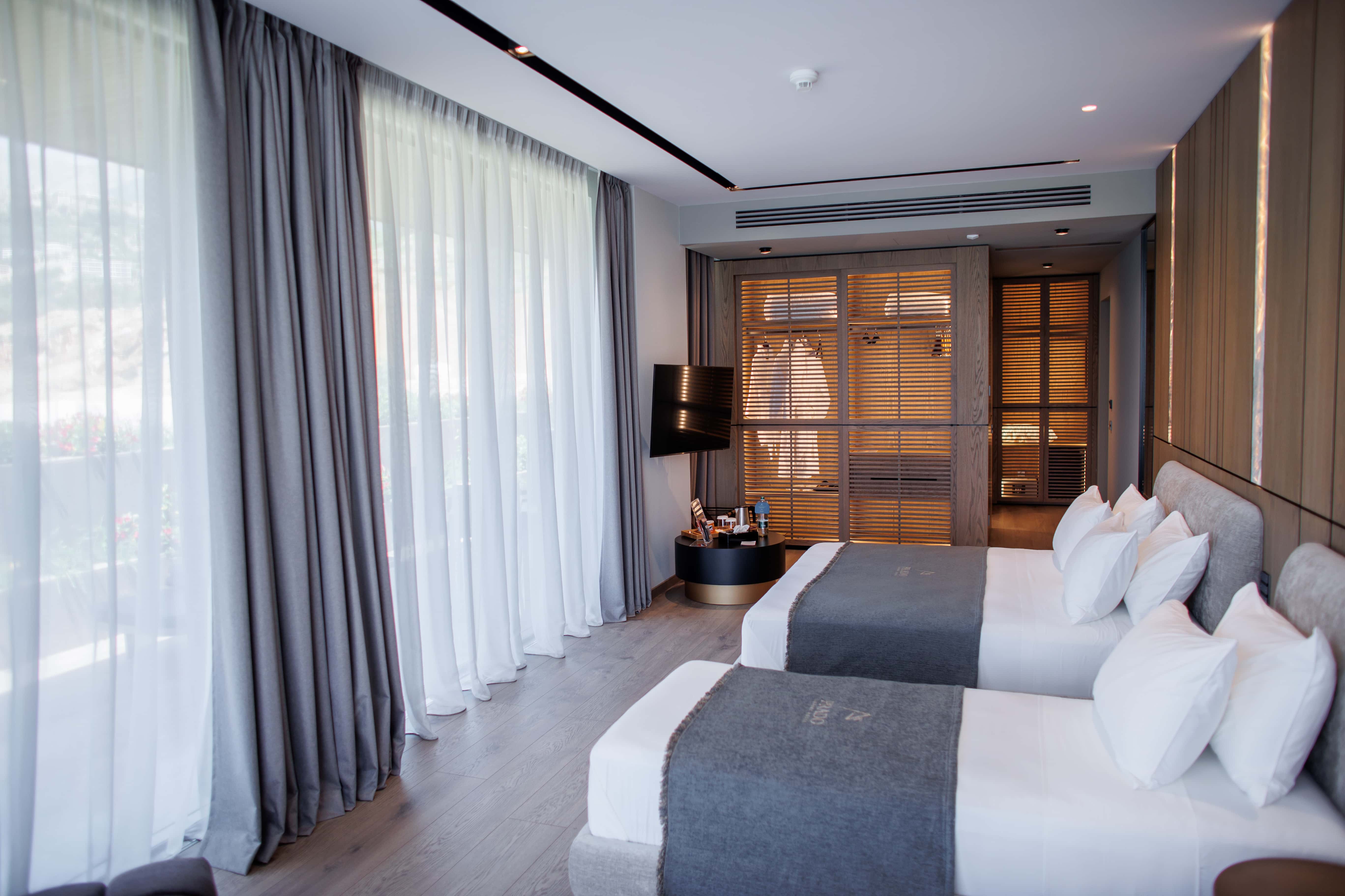 prado_luxury_hotel_room_junior_suite_seaview_jacuzzi_inner_view
