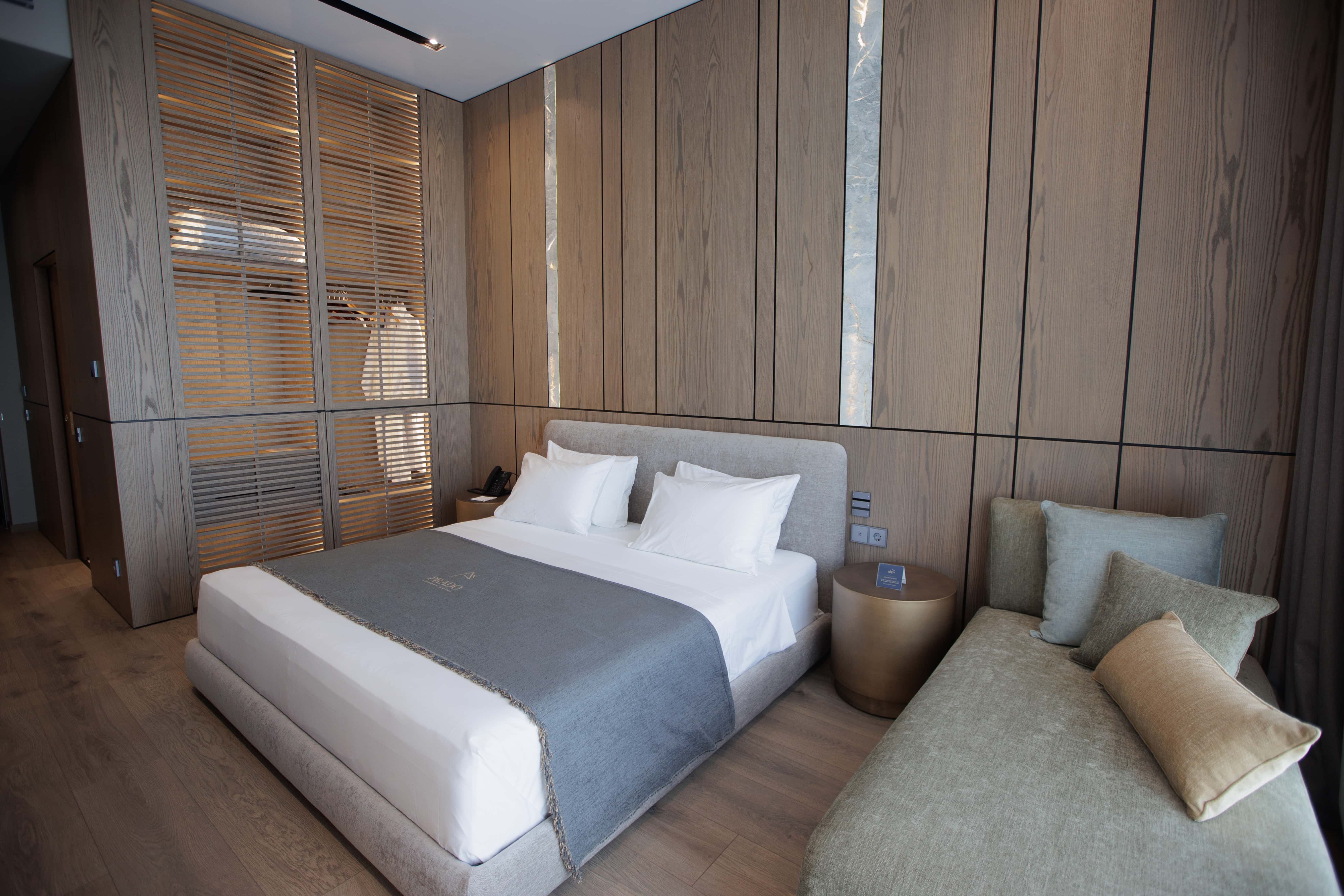 prado_luxury_hotel_room_junior_suite_seaview_side_view