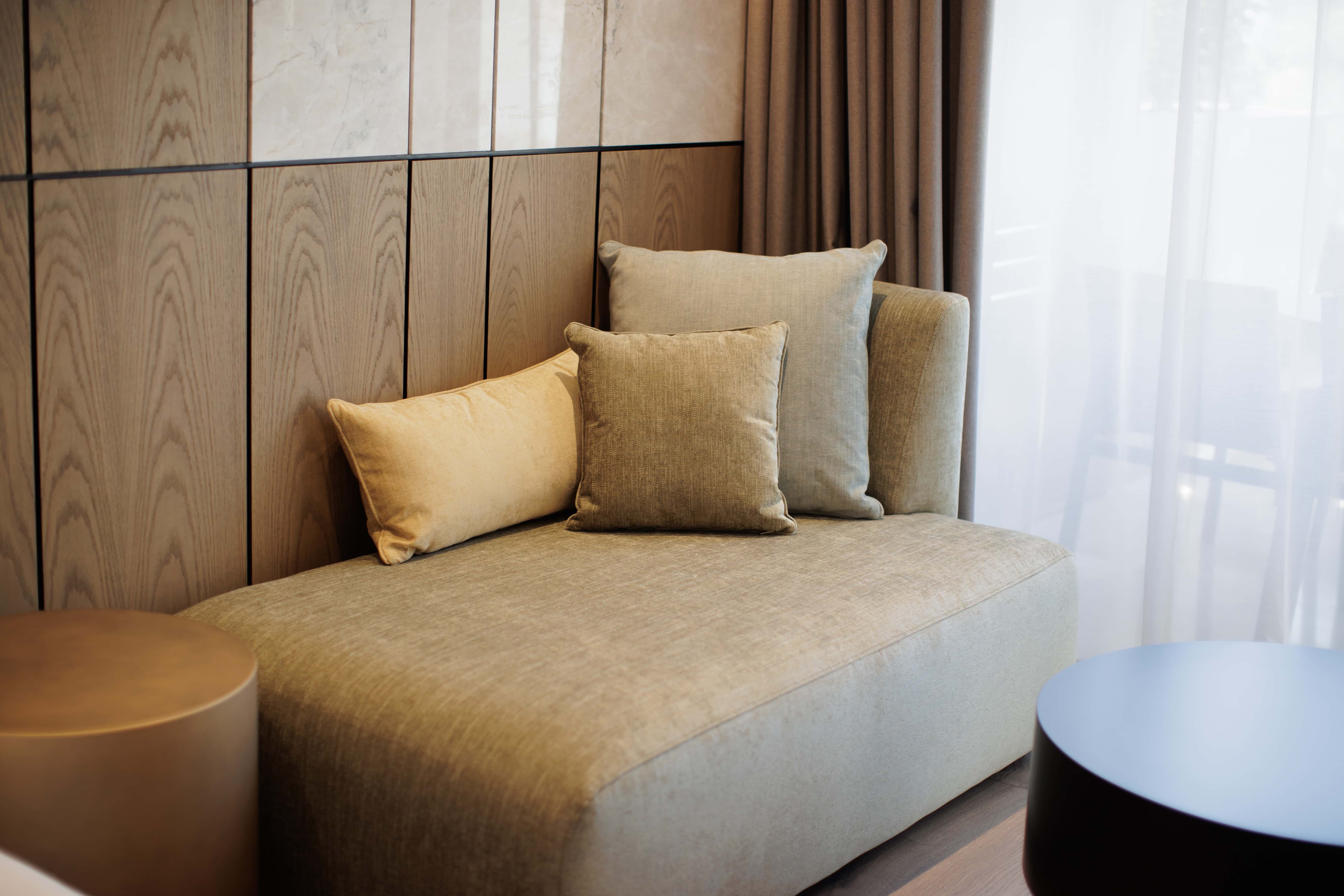 prado_luxury_hotel_room_junior_suite_sofa