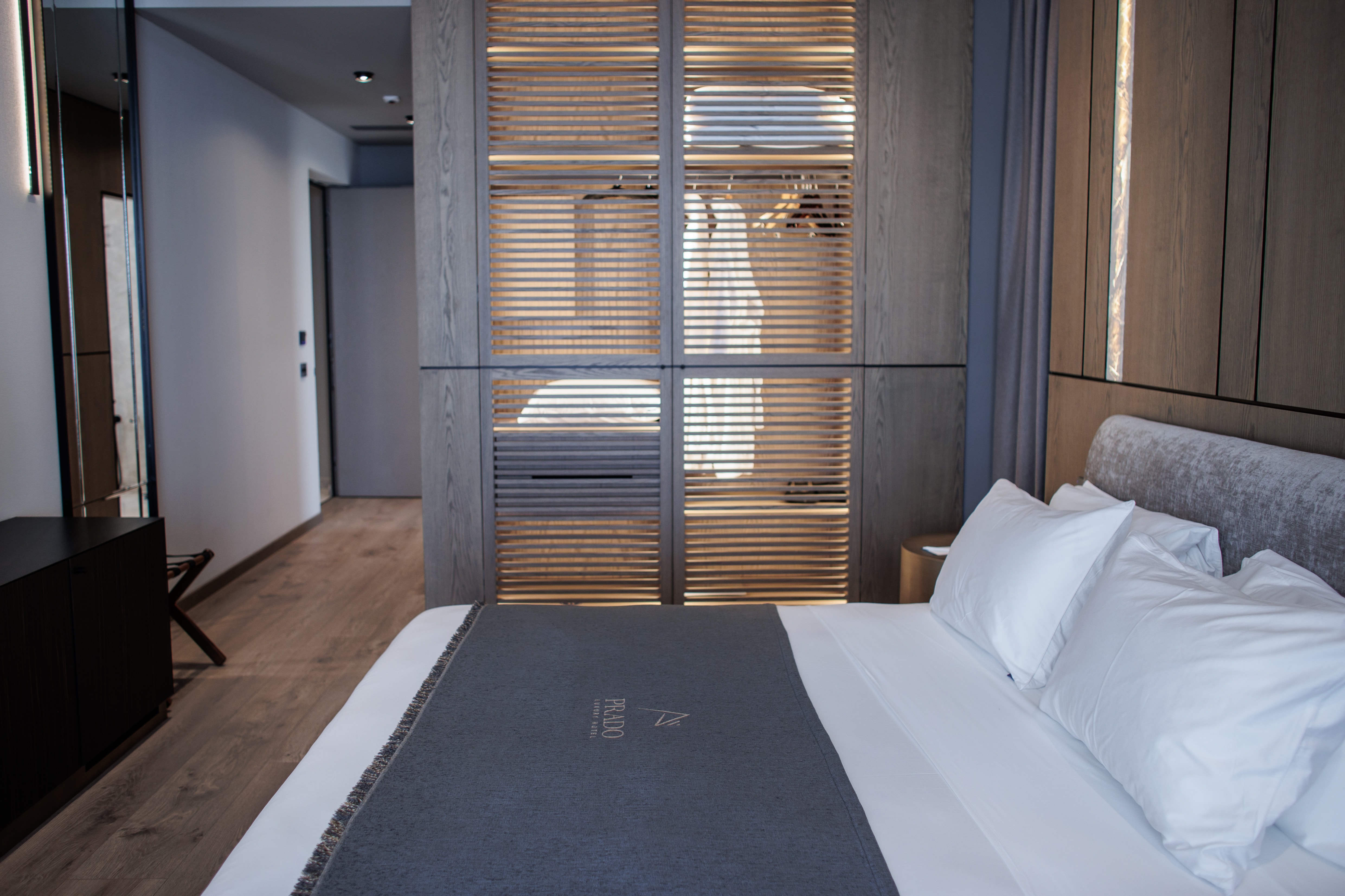 prado_luxury_hotel_room_standard_full_view