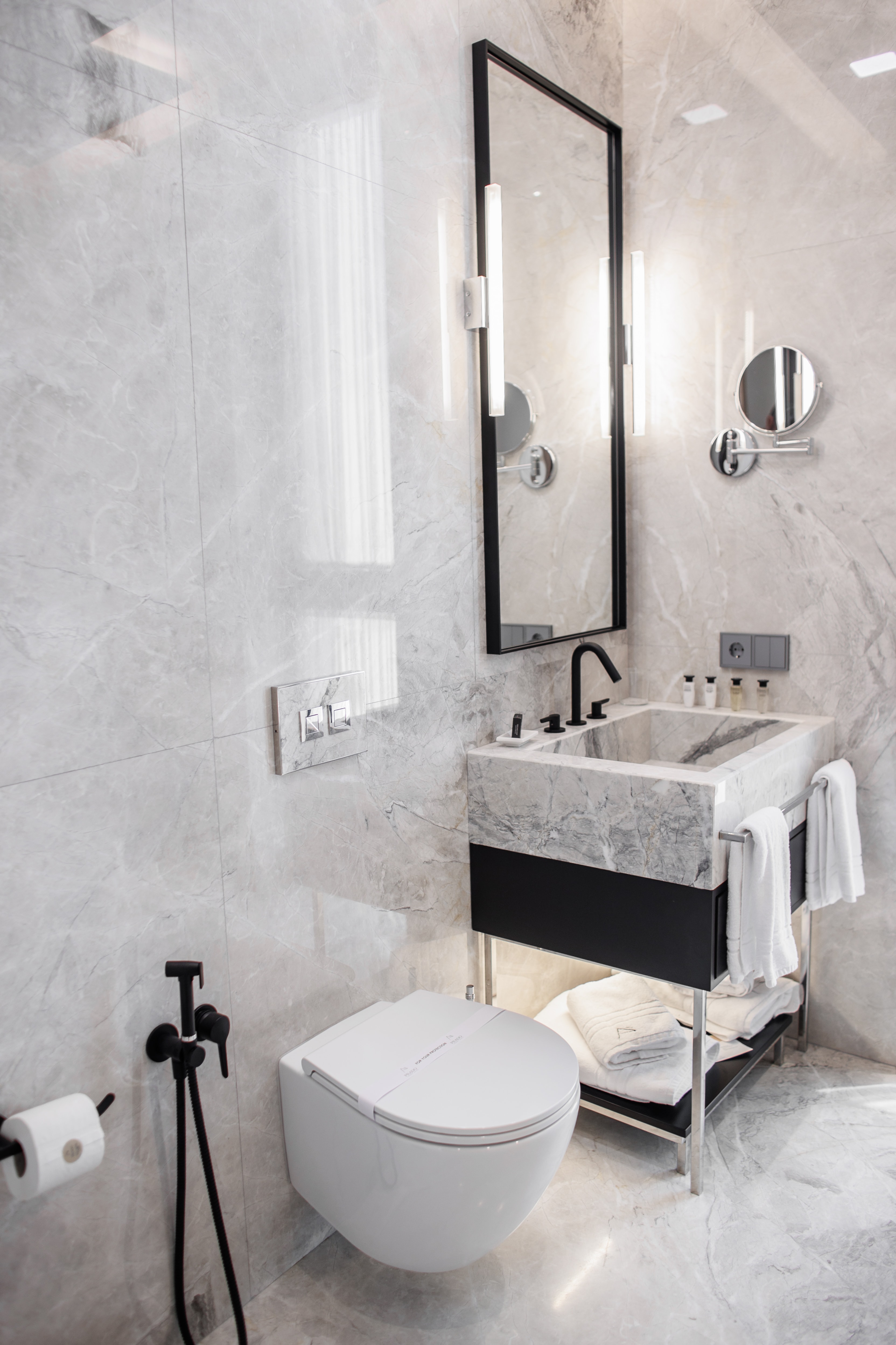 prado_luxury_hotel_room_standard_sea_view_bathroom