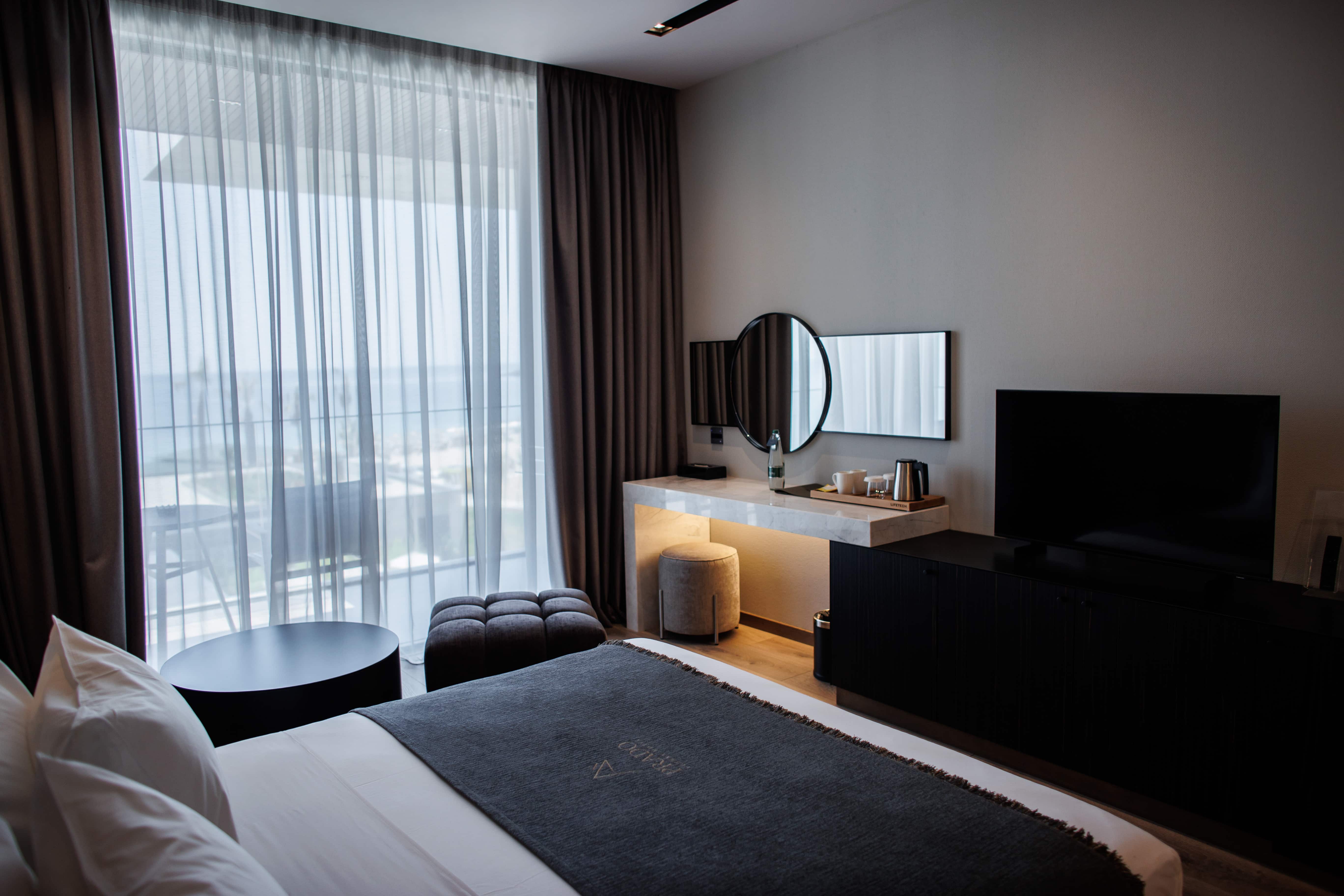 prado_luxury_hotel_room_standard_seaview_bed_living_area_dark