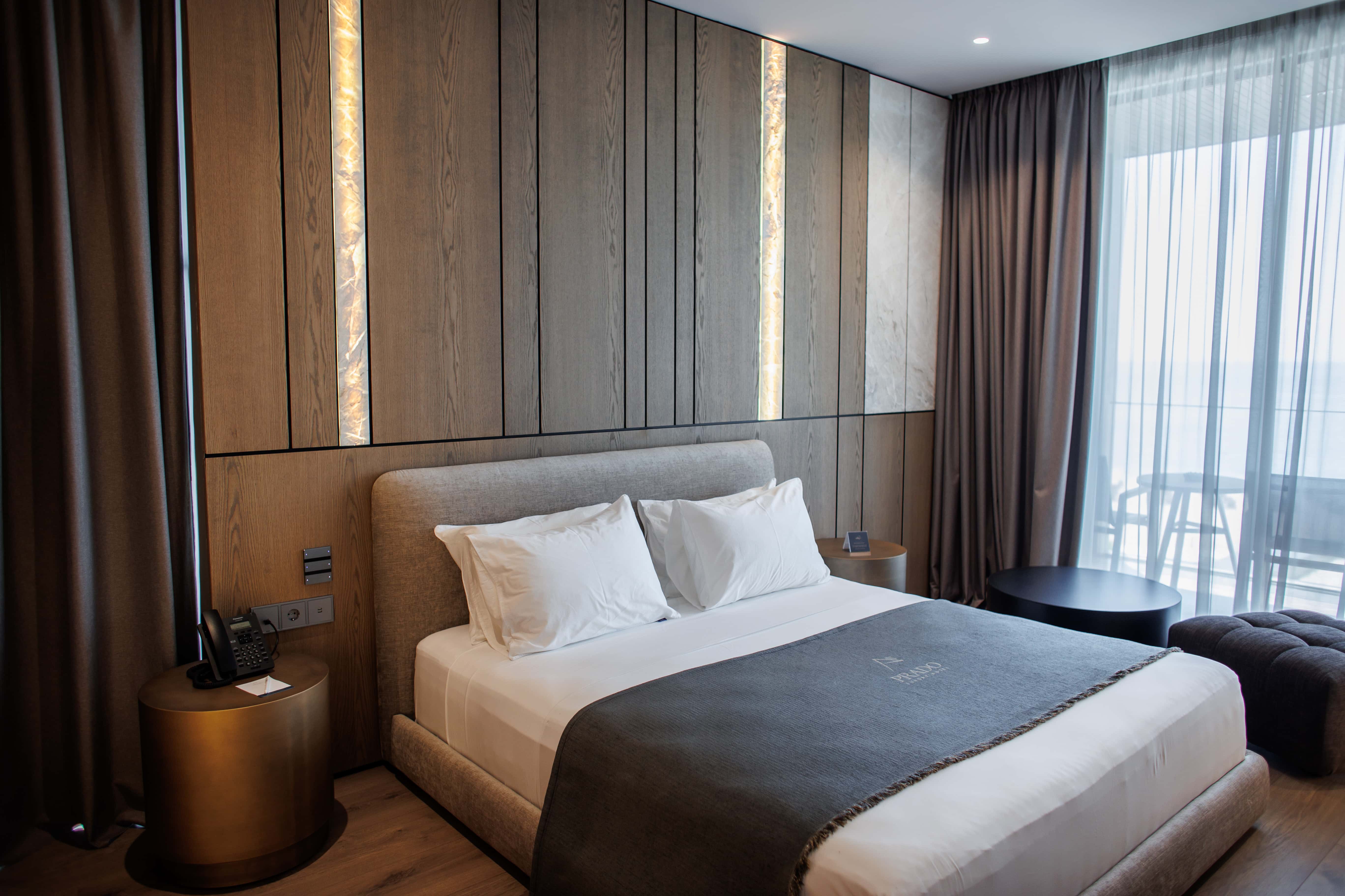 prado_luxury_hotel_room_standard_seaview_bed_side_view