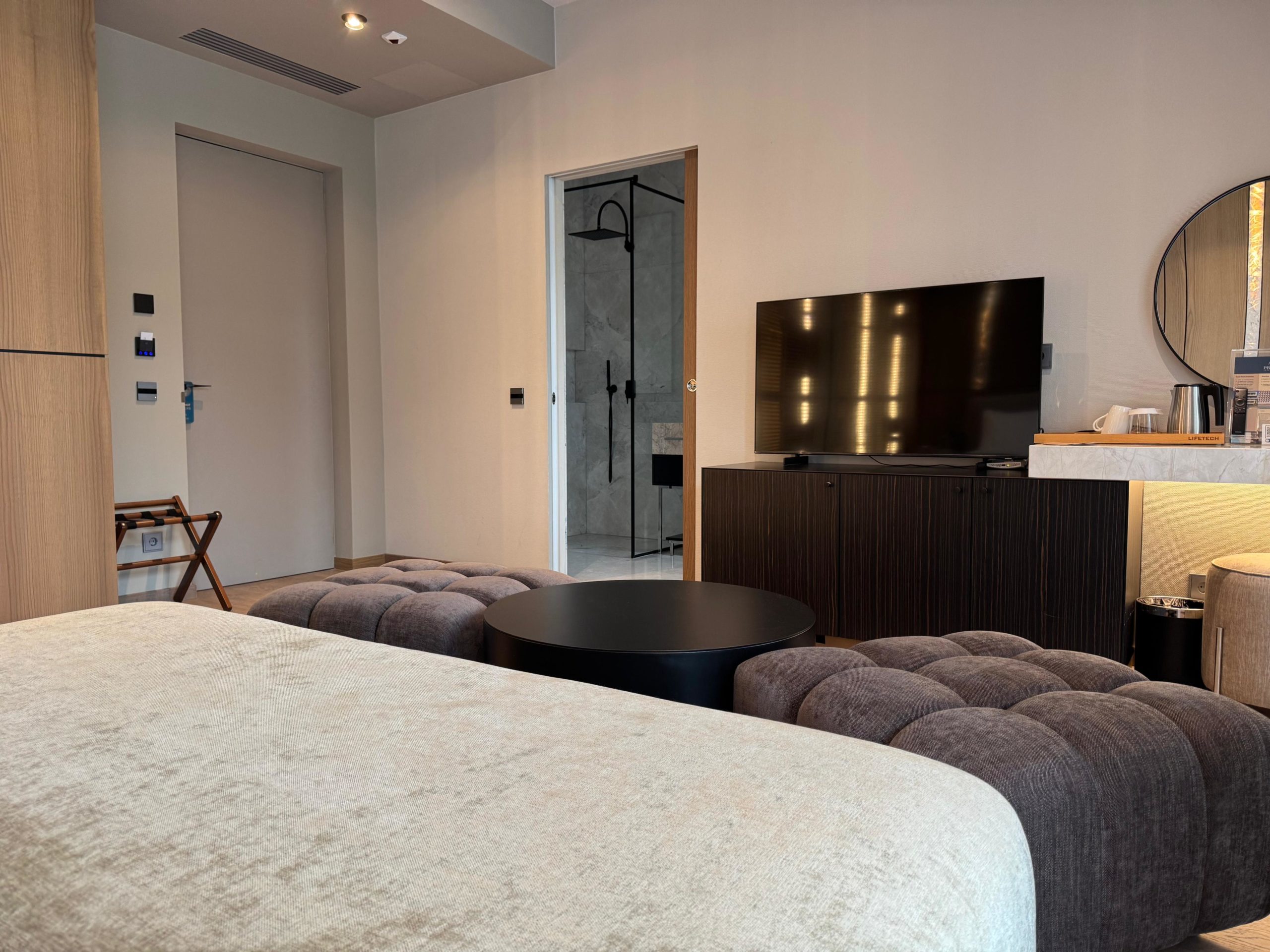prado-luxury-hotel-junior-suite-jacuzzi-11