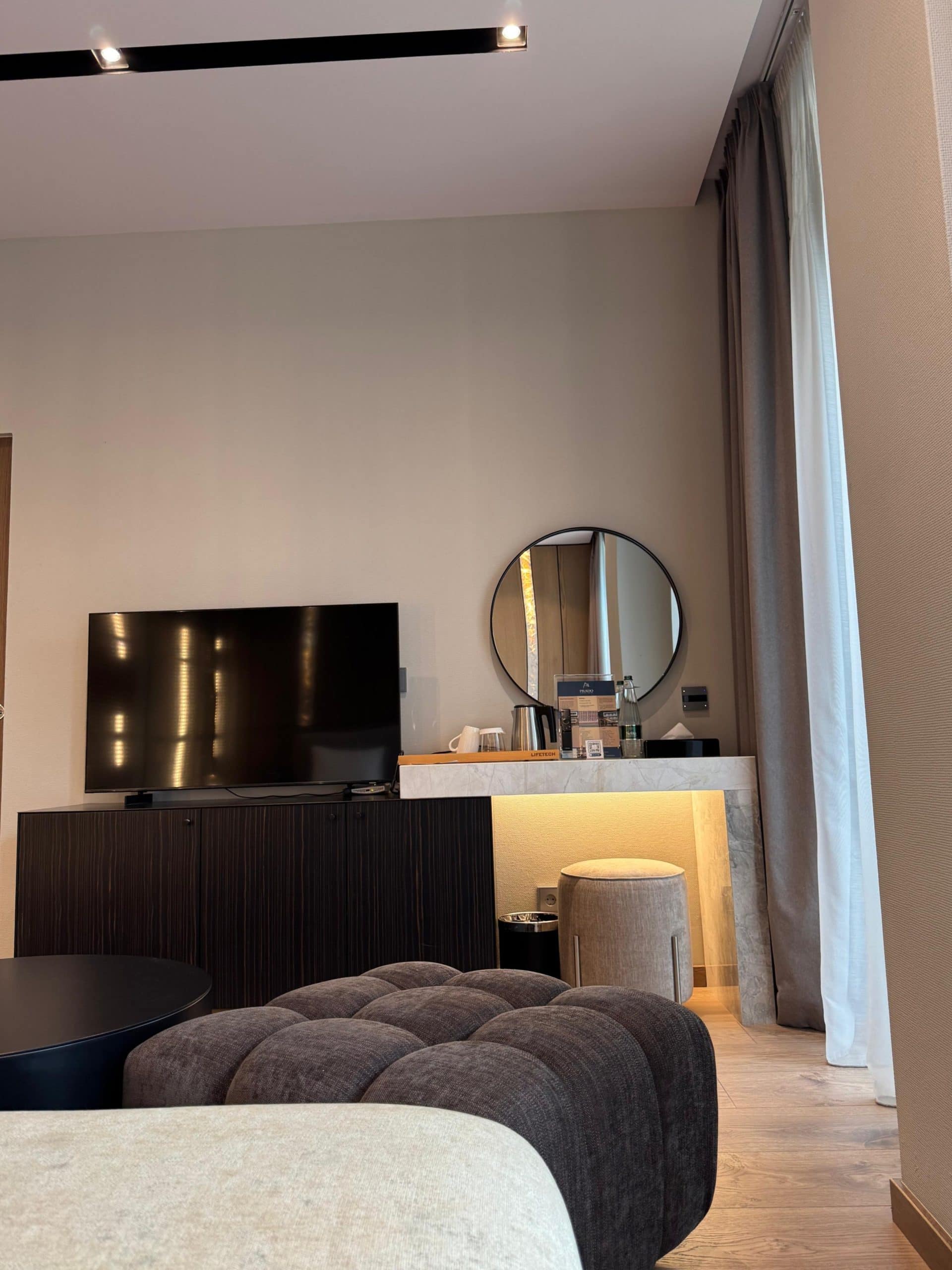 prado-luxury-hotel-junior-suite-jacuzzi