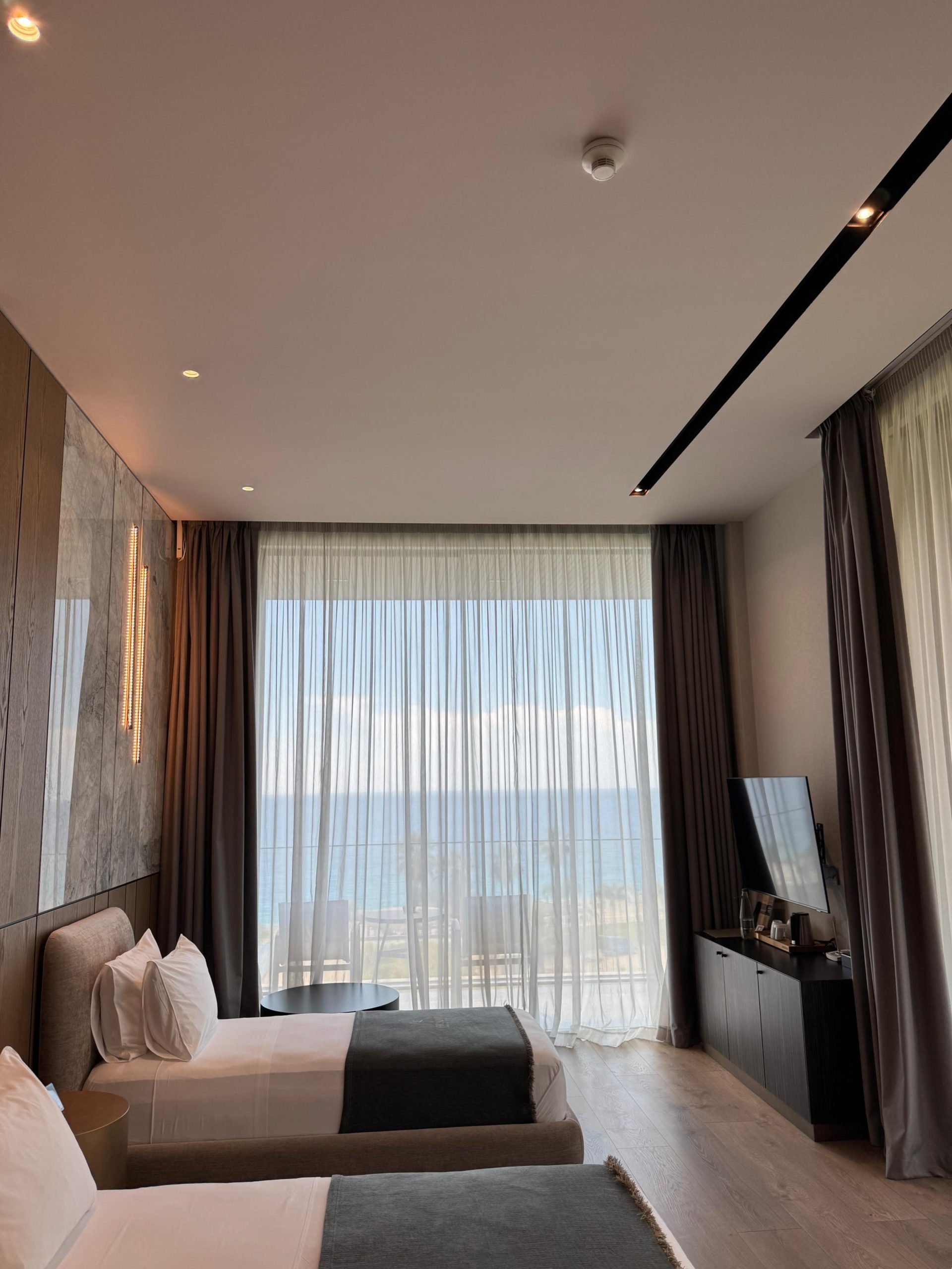 prado-luxury-hotel-junior-suite-jacuzzi-sea-view