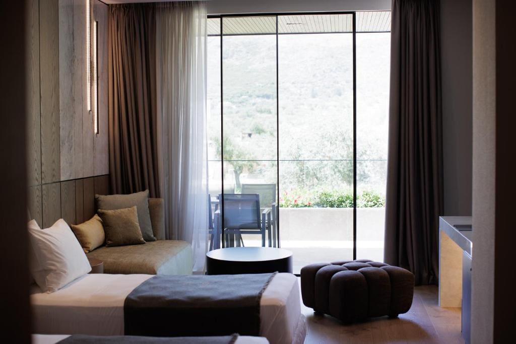 prado_luxury_hotel_family-std-room-3